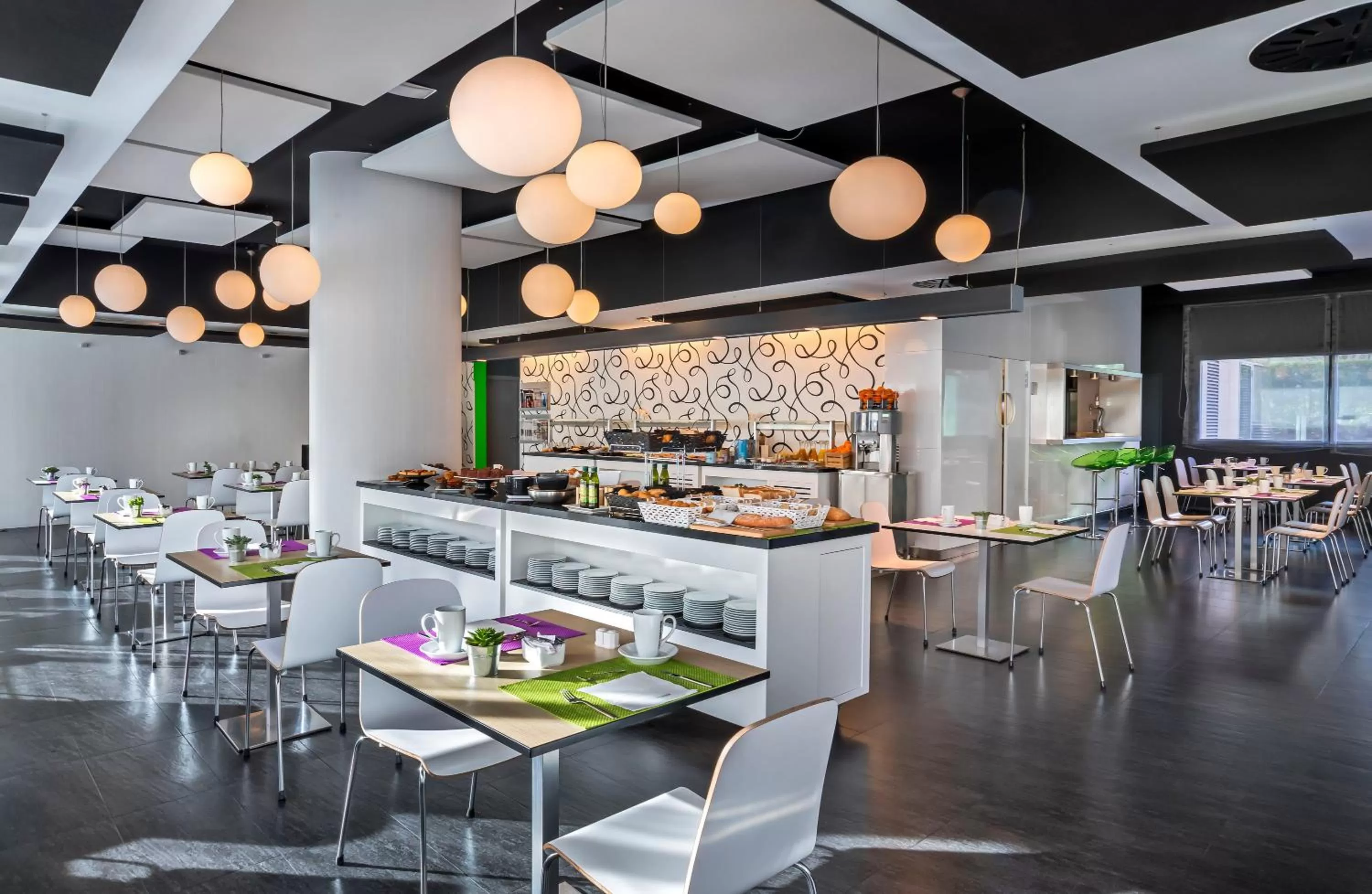 Restaurant/places to eat in Hotel Zentral Castellana Norte