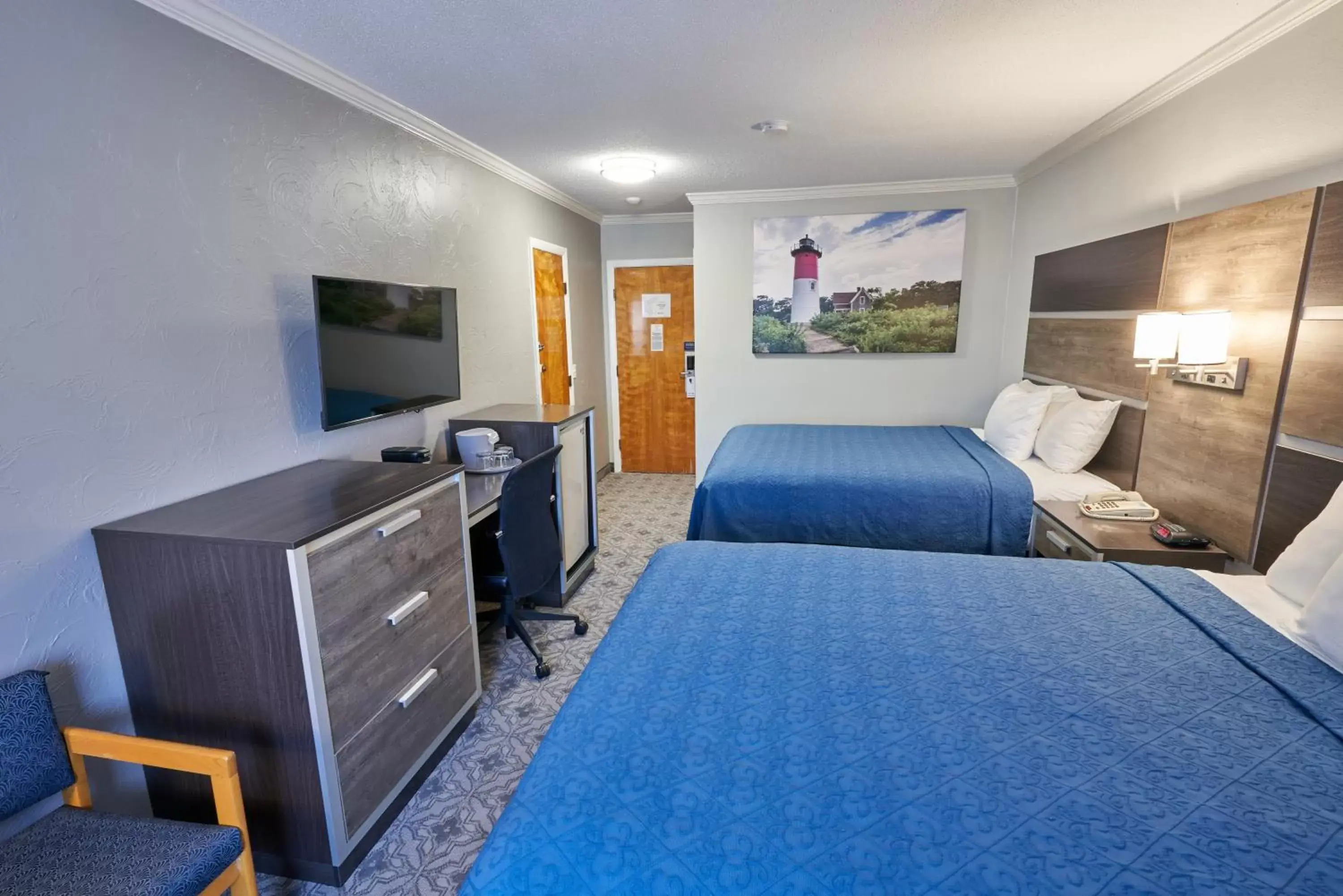 Bed, TV/Entertainment Center in Ambassador Inn and Suites