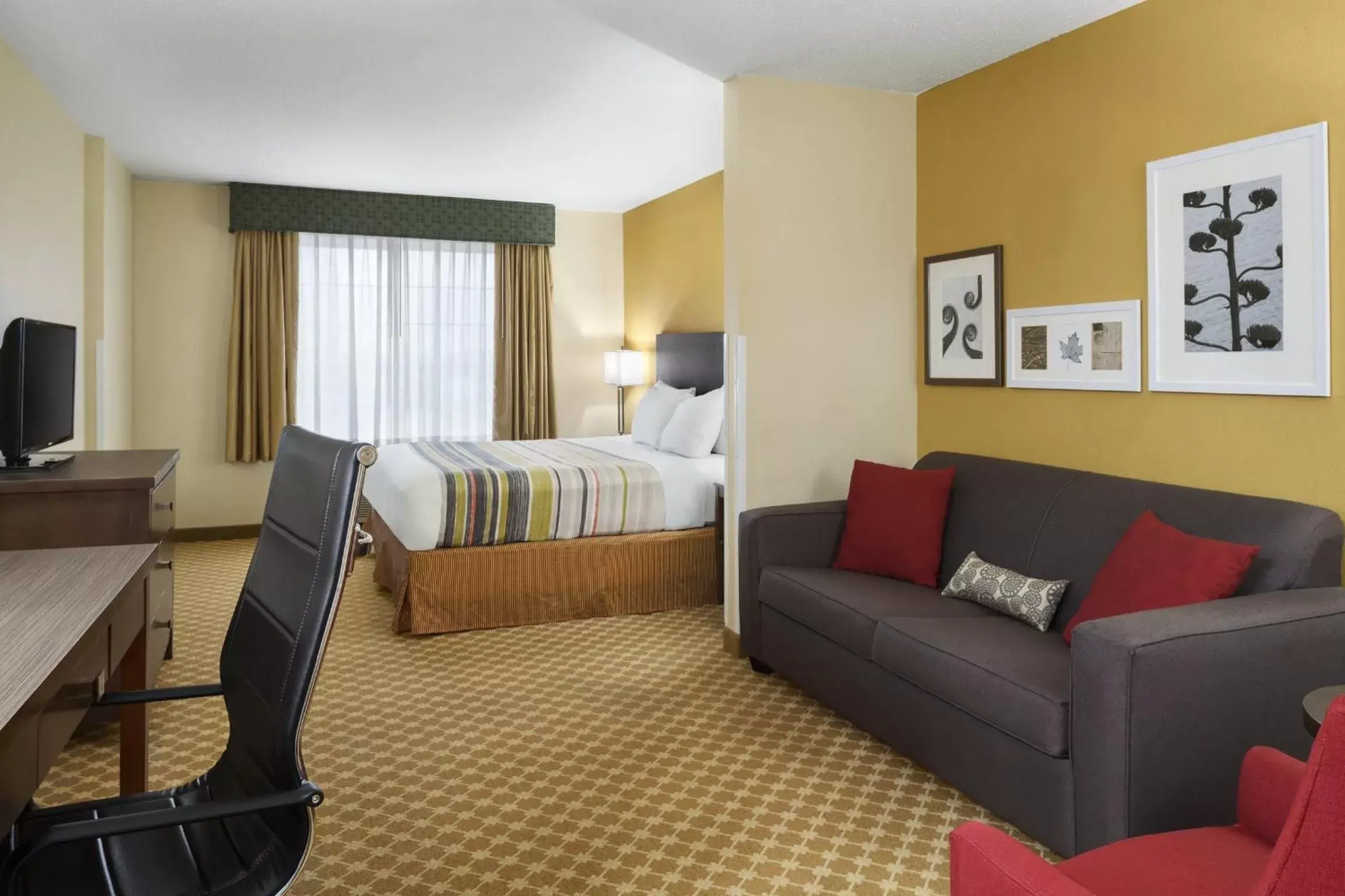 Bed in Country Inn & Suites by Radisson, Manteno, IL