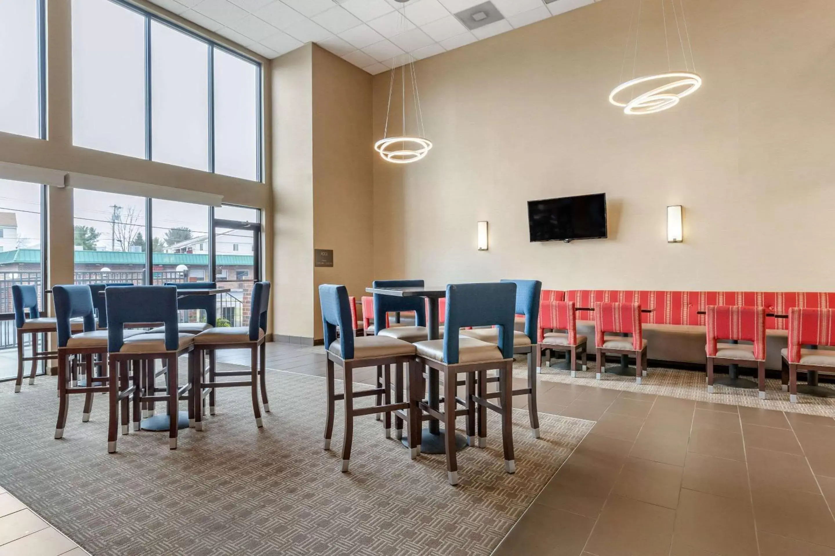 Restaurant/Places to Eat in Comfort Inn Martinsburg