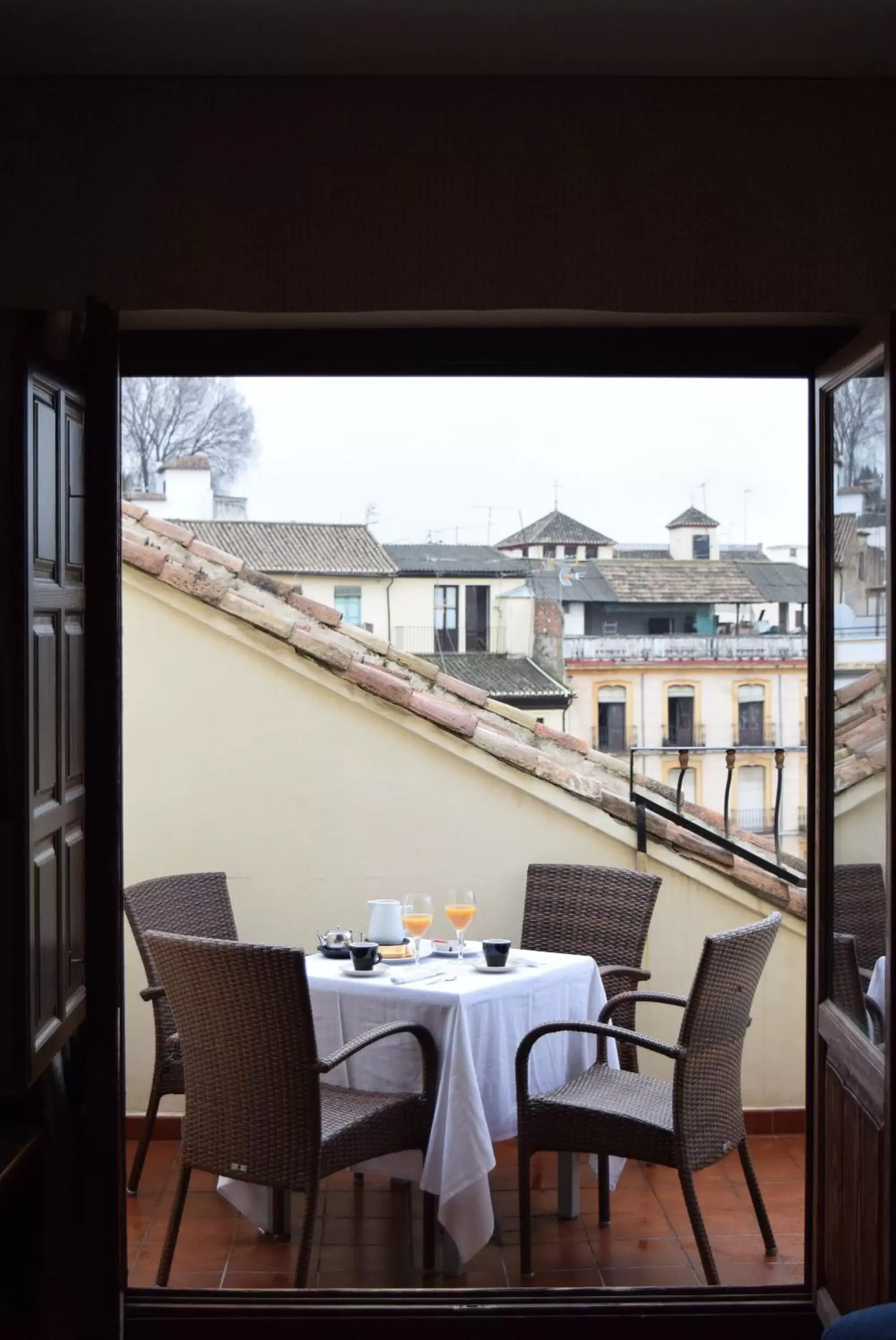 Patio, Restaurant/Places to Eat in Hotel Plaza Nueva