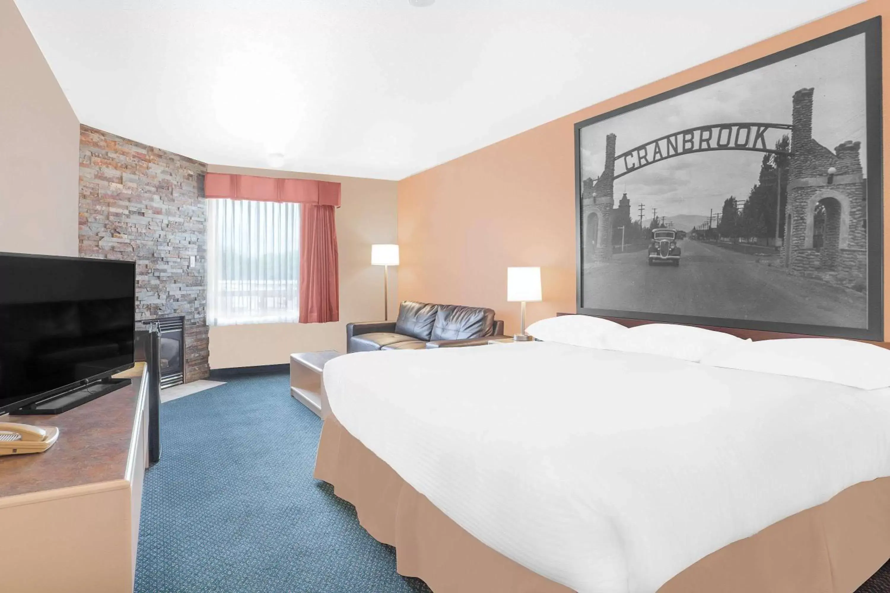 Photo of the whole room, Bed in Super 8 by Wyndham Cranbrook
