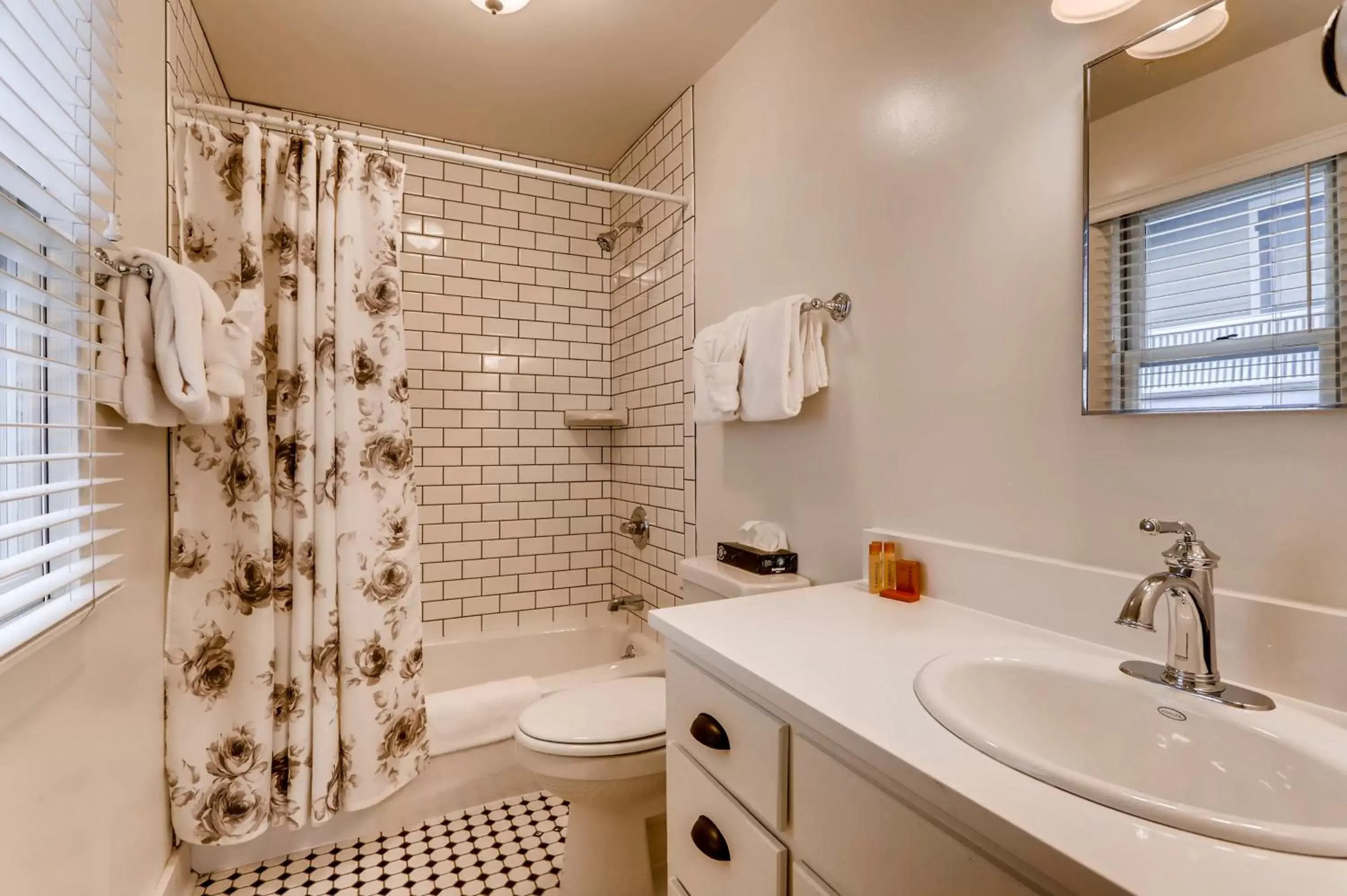 One-Bedroom Cottage in Colorado Chautauqua Cottages One-Bedroom Cottage in Colorado Chautauqua Cottages