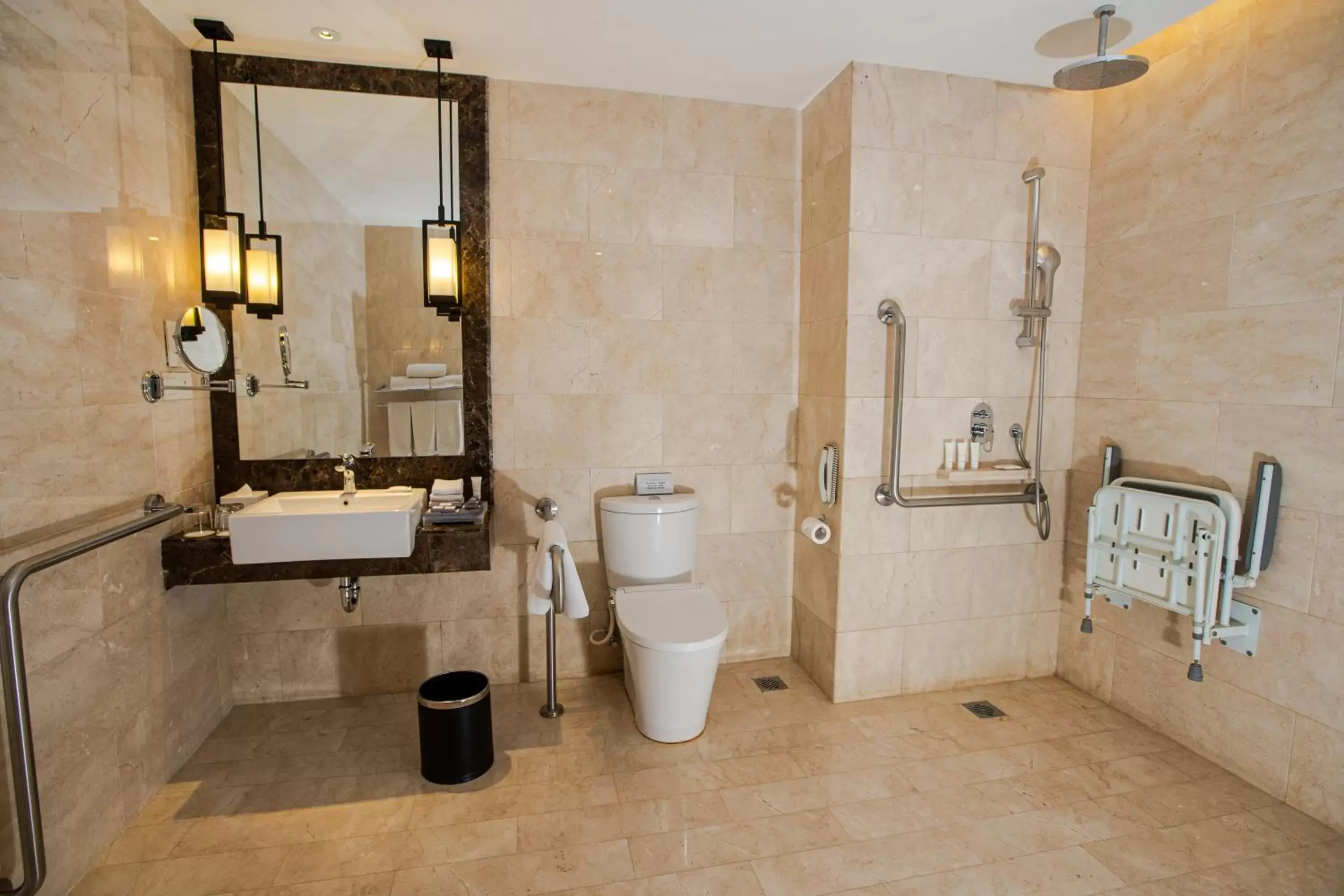 Toilet, Bathroom in Crowne Plaza Bandung, an IHG Hotel