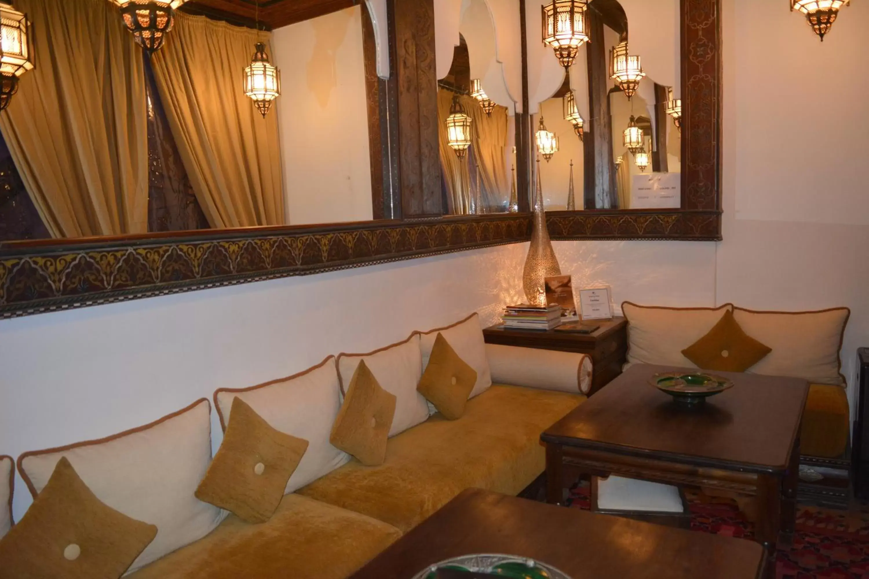 Communal lounge/ TV room in Riad Ghali Hotel & SPA