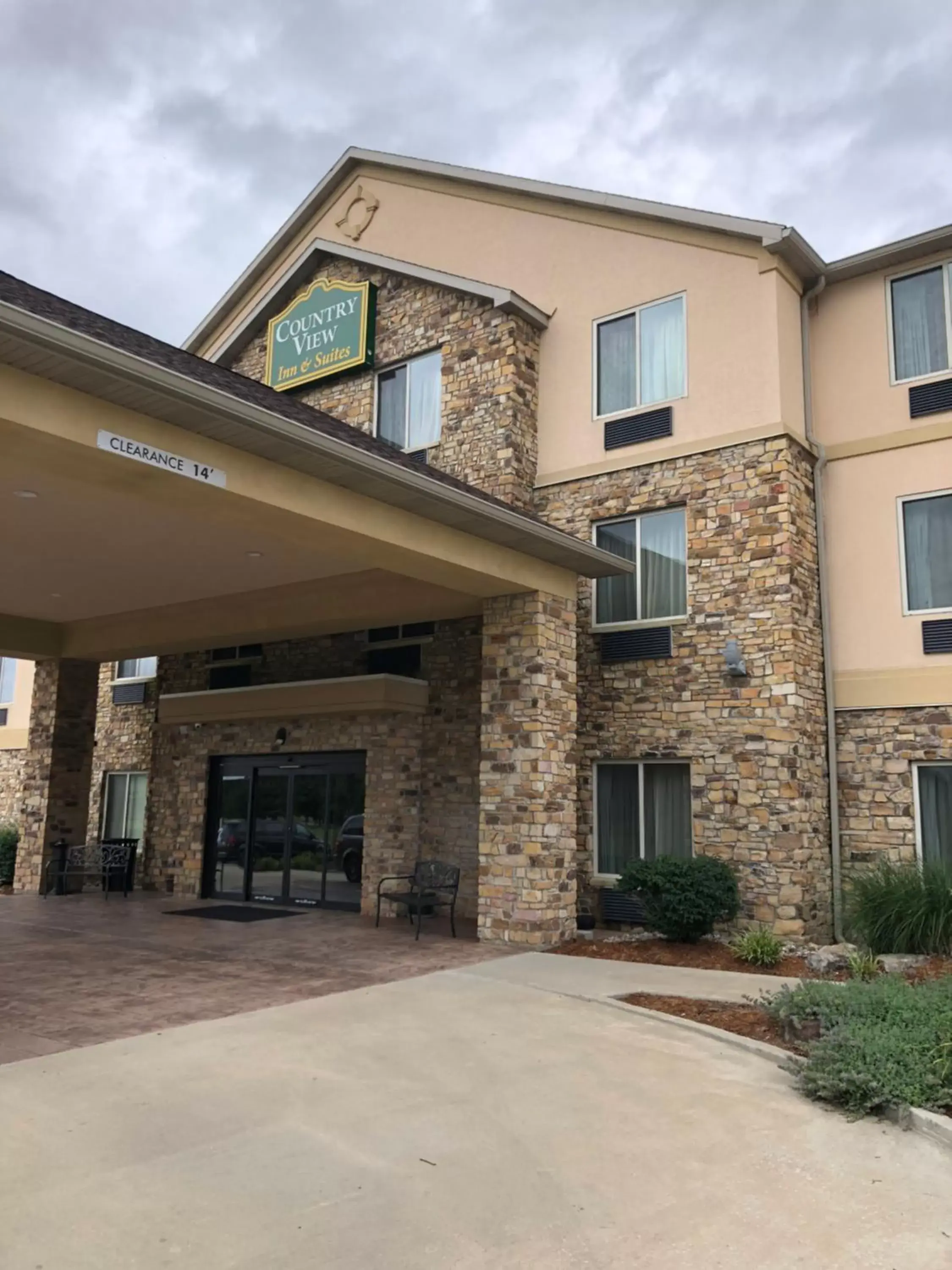 Facade/entrance, Property Building in Countryview Inn & Suites