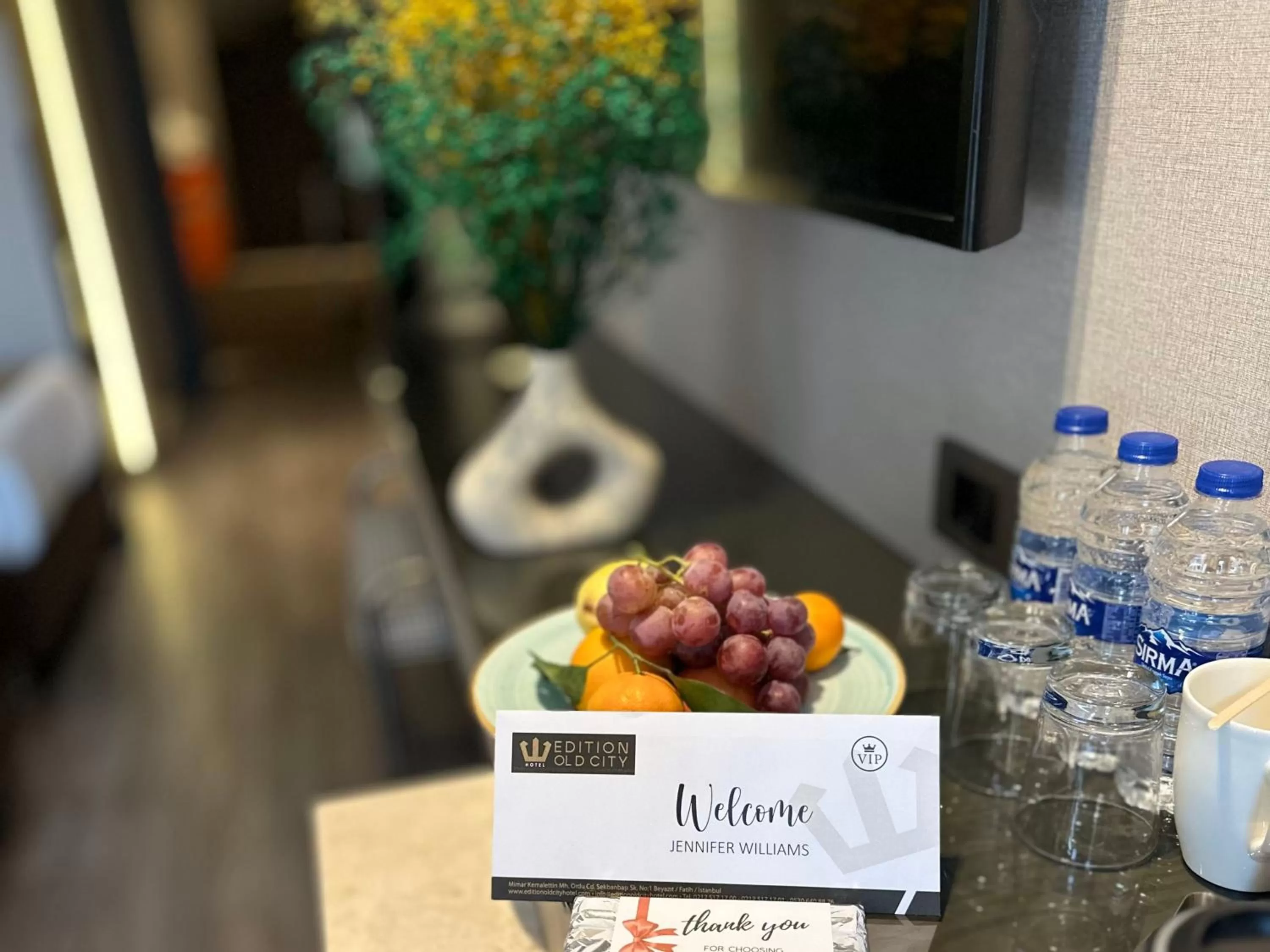 Food and drinks in Edition Old City Hotel