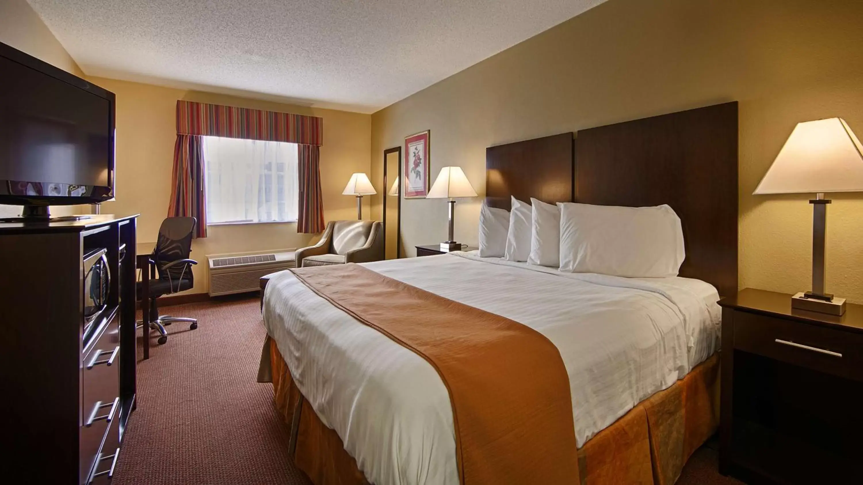 Photo of the whole room, Bed in Best Western Muncie
