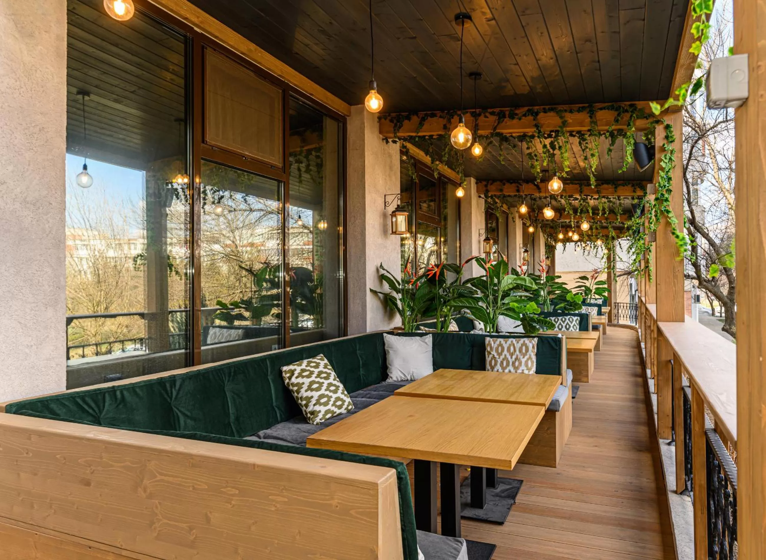 Restaurant/places to eat in Faleza Hotel by Vega