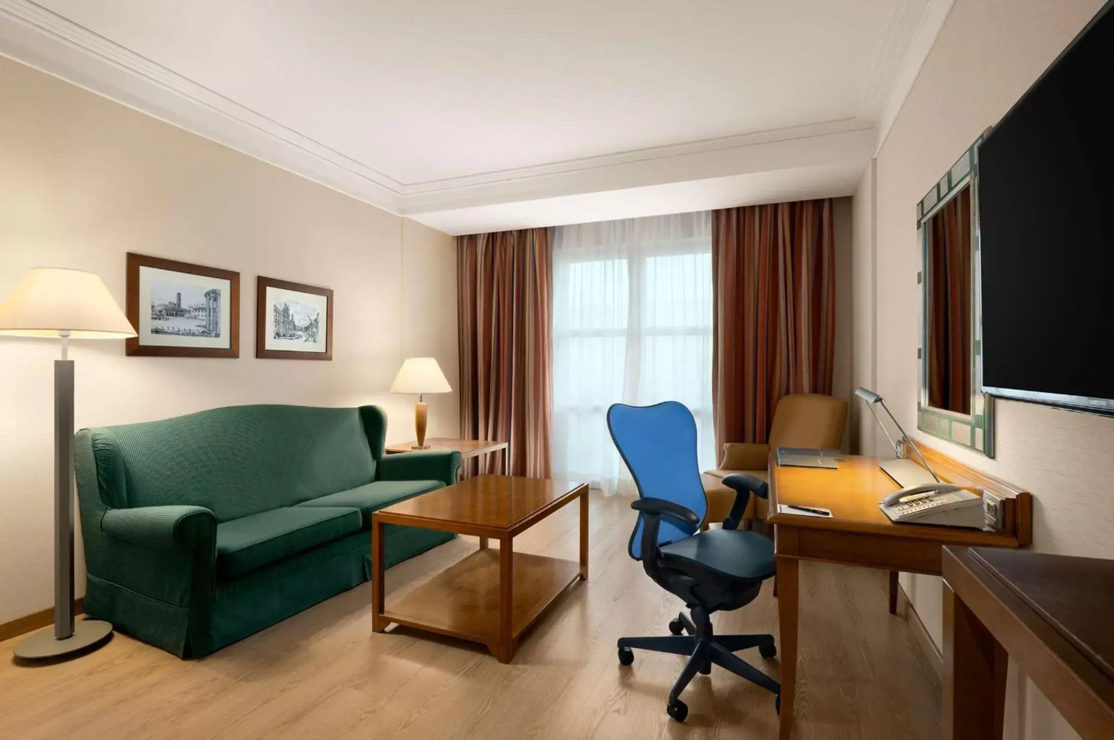 Bedroom, Seating Area in Hilton Rome Airport