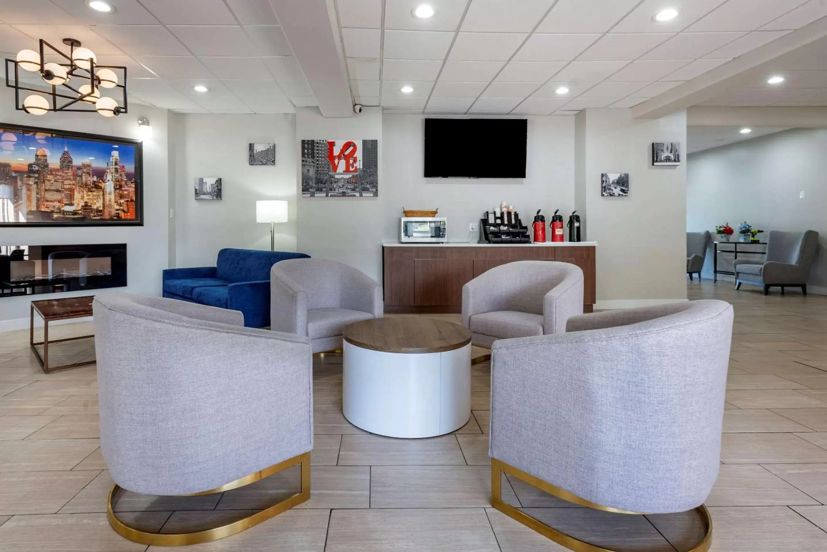 Lobby or reception, Lounge/Bar in Comfort Inn Philadelphia International Airport West