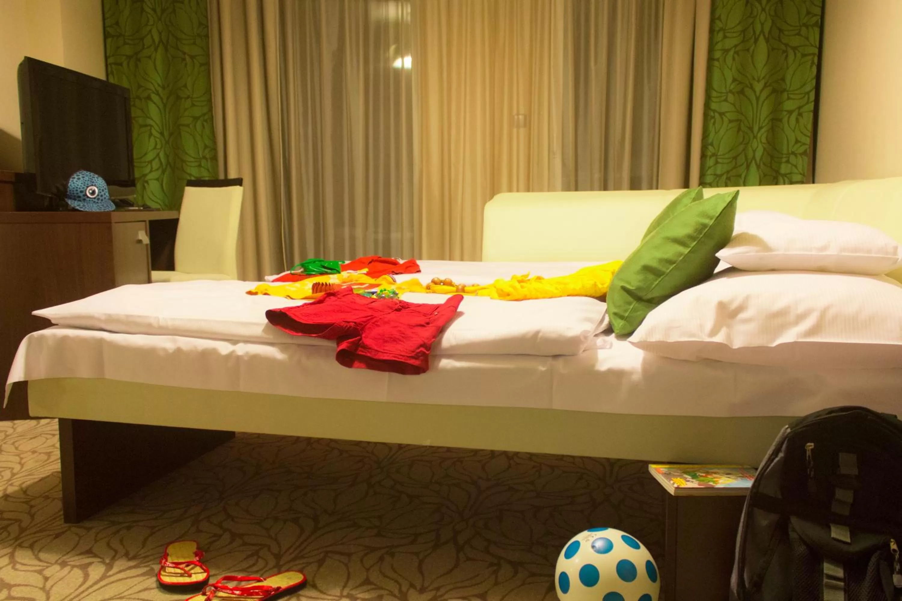 Living room, Bed in Hotel Wellamarin