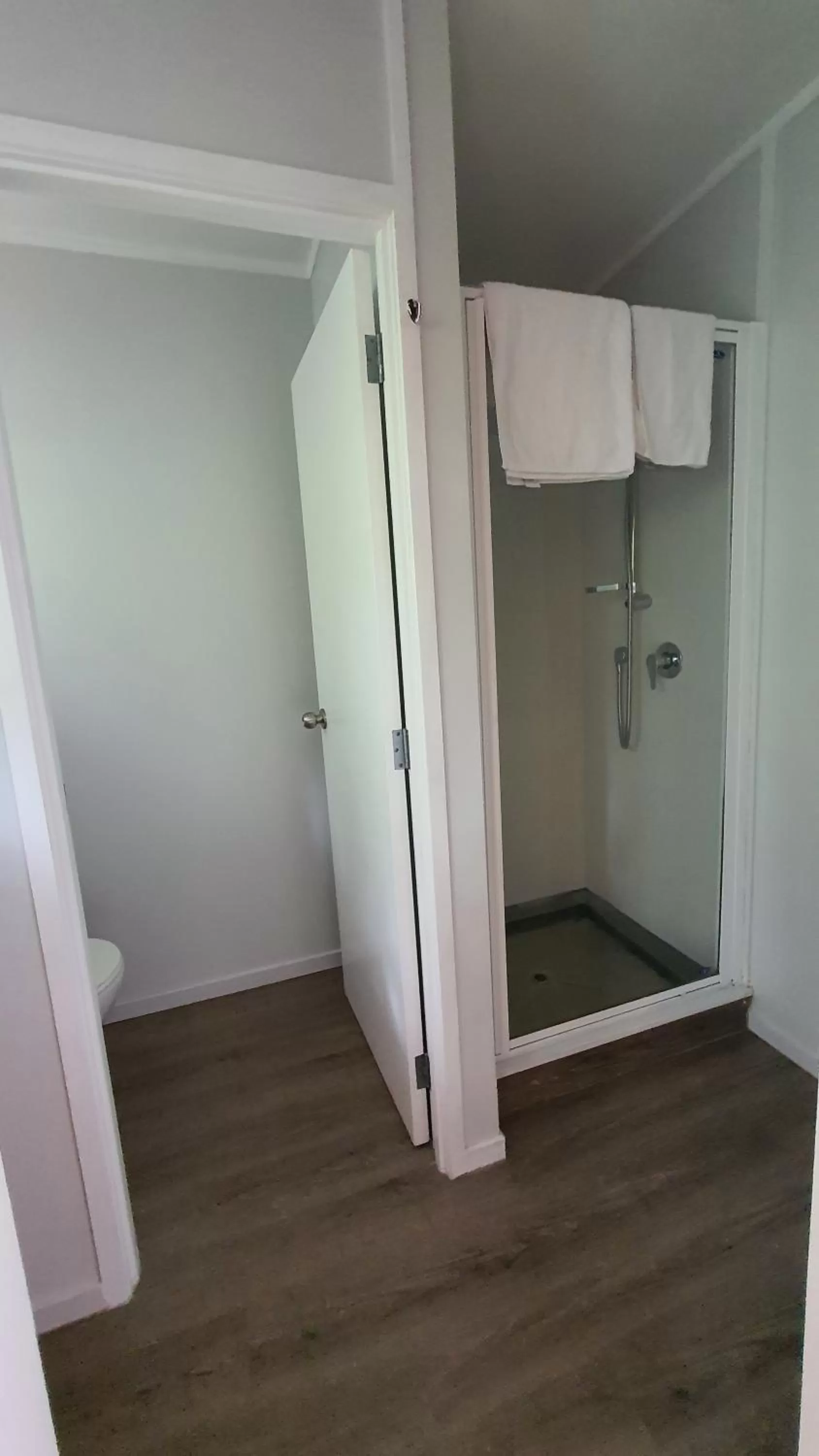 Bathroom in Ocean Inn Motel