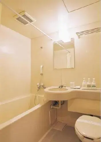 Bathroom in Tendo Central Hotel