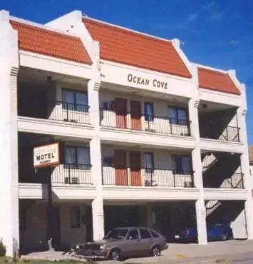 Facade/entrance, Property Building in Ocean Cove Motel