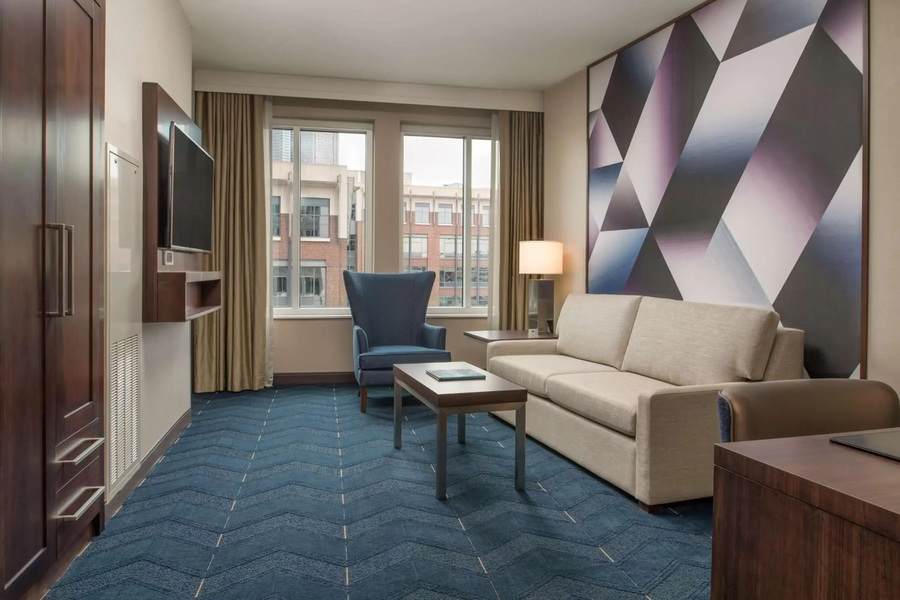 Bedroom, Seating Area in Embassy Suites By Hilton Seattle Downtown Pioneer Square