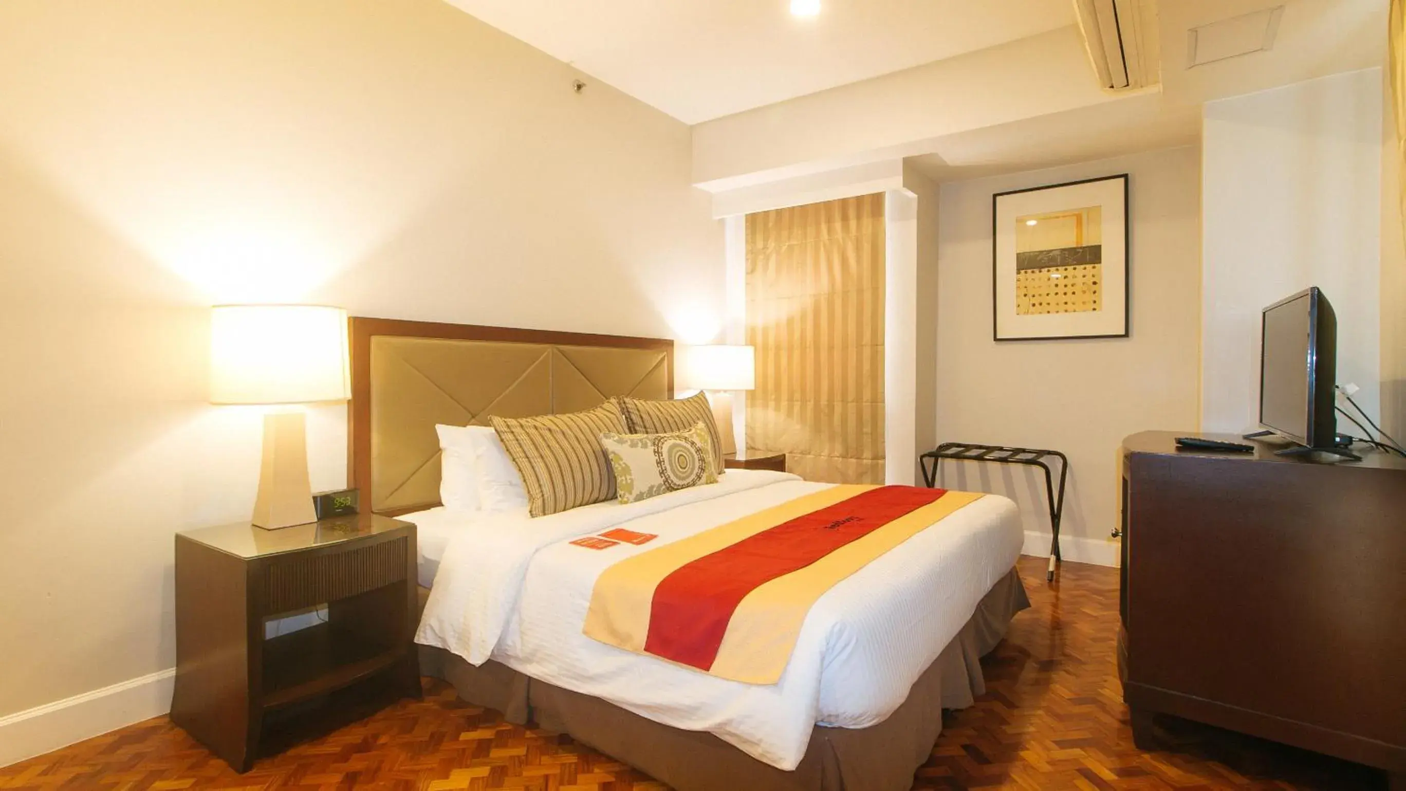 Bed in RedDoorz Premium @ The Residences Olympia Makati