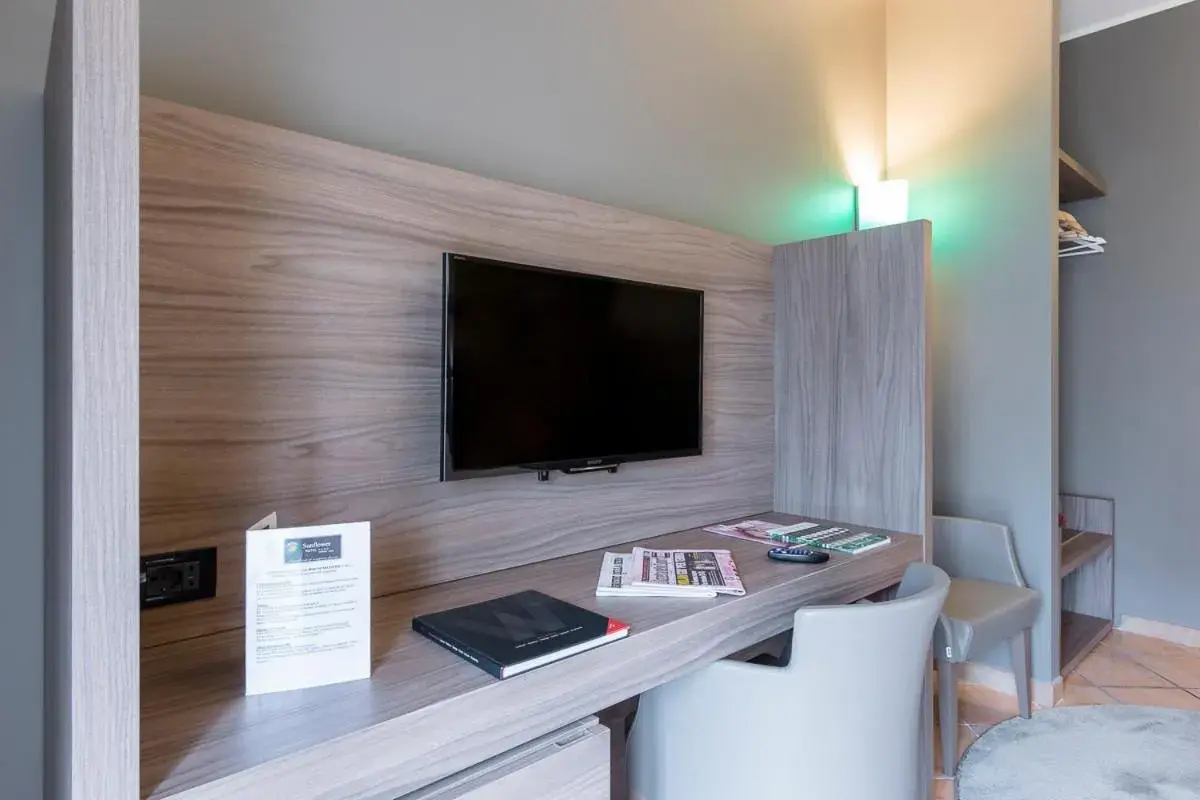 TV/Entertainment Center in Hotel Sunflower