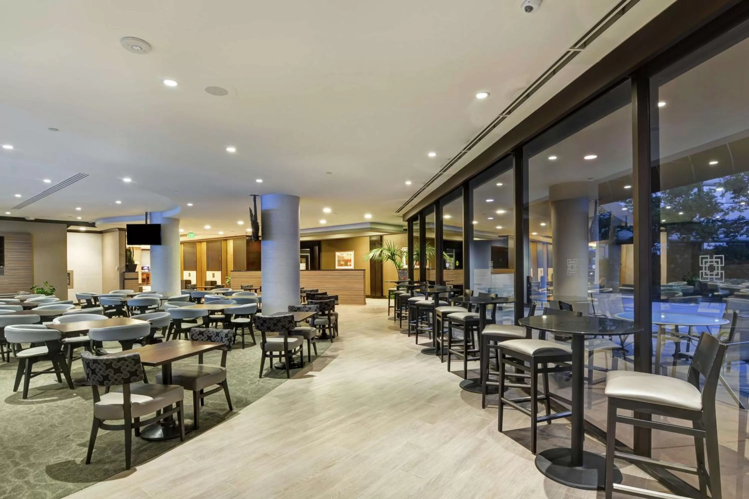 Restaurant/places to eat in DoubleTree by Hilton Pleasanton at The Club
