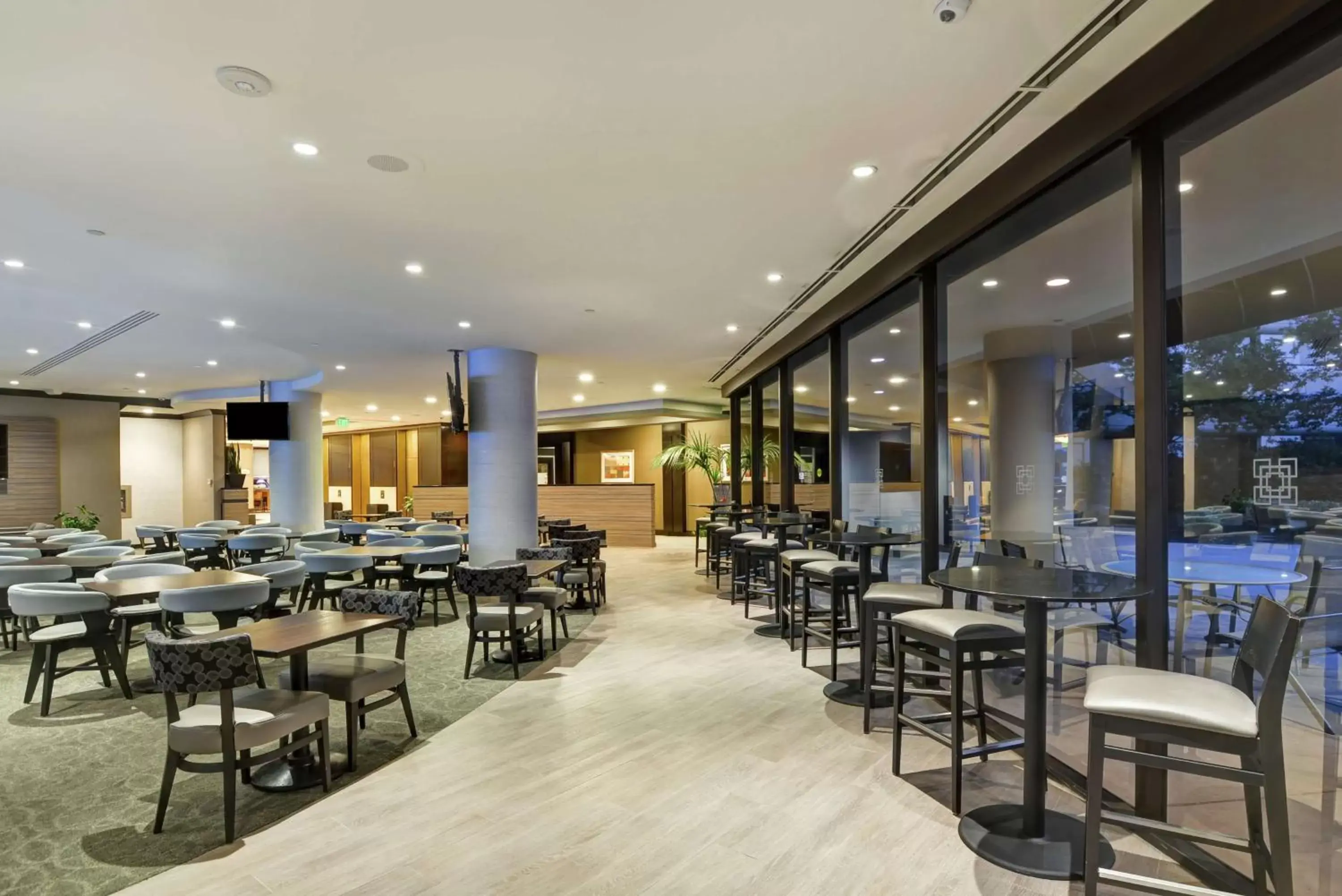 Restaurant/Places to Eat in DoubleTree by Hilton Pleasanton at The Club