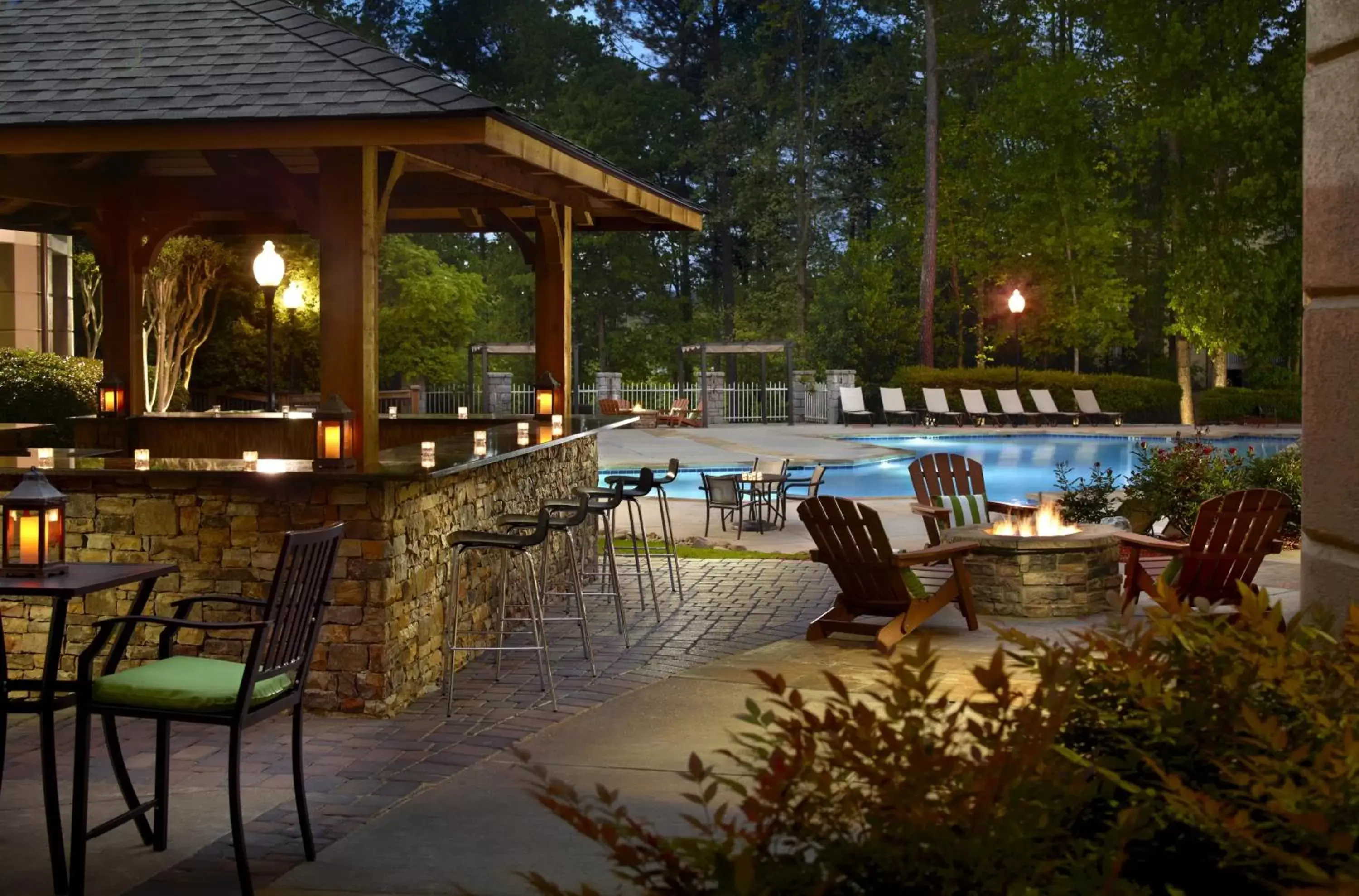 Restaurant/places to eat, Swimming Pool in Atlanta Evergreen Lakeside Resort