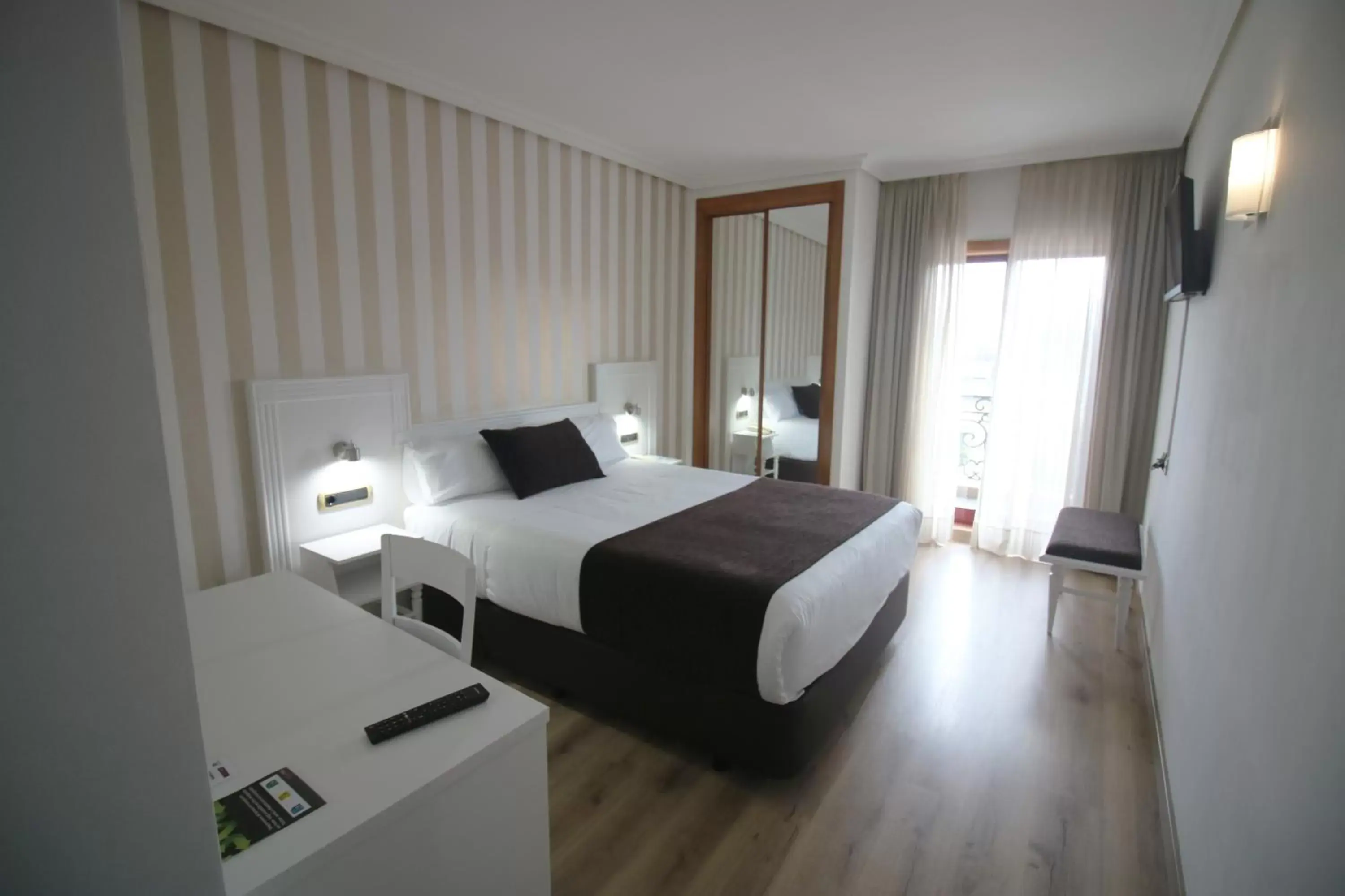Property building, Bed in Hotel Alfonso I