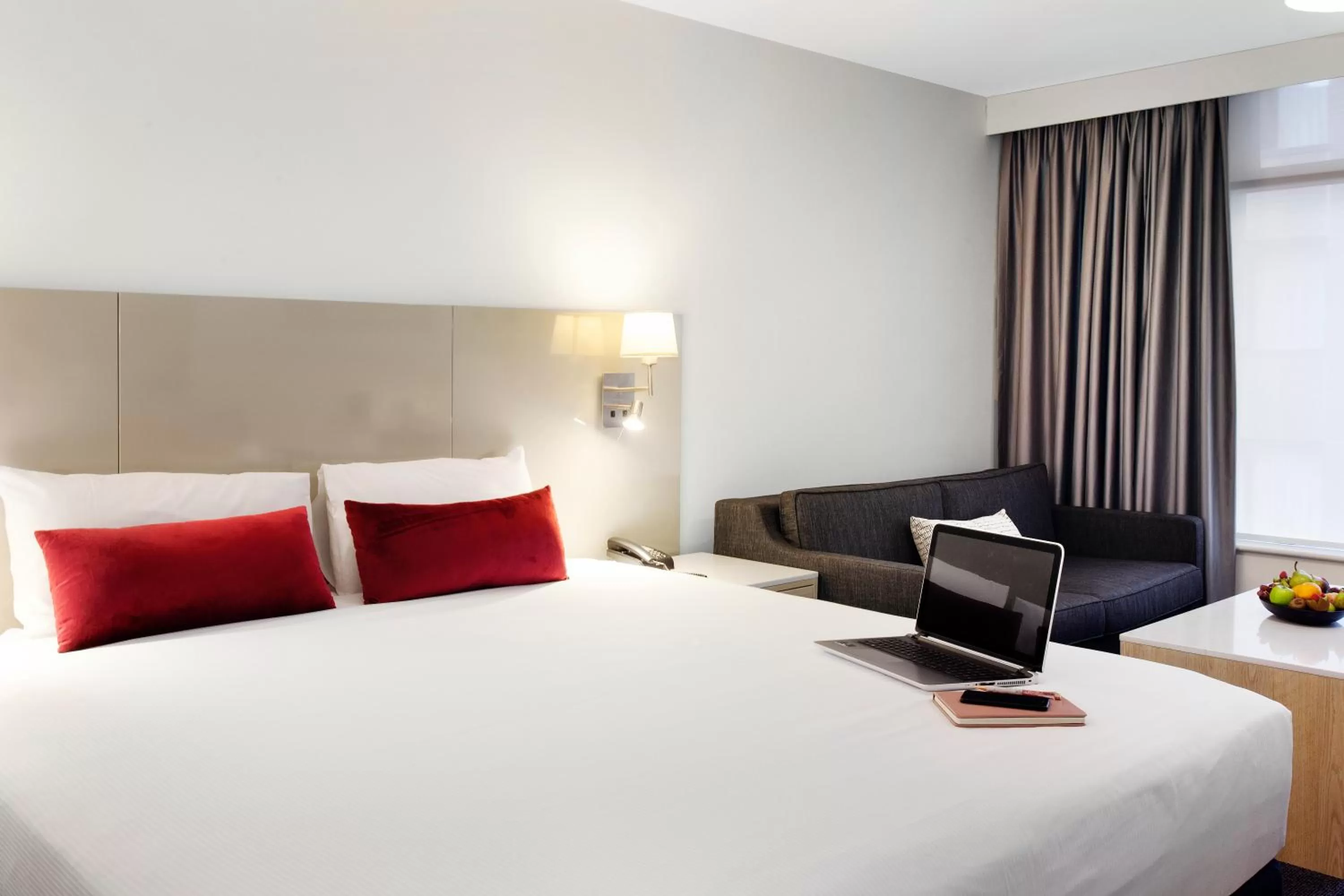 Bedroom, Bed in Mercure Melbourne Albert Park