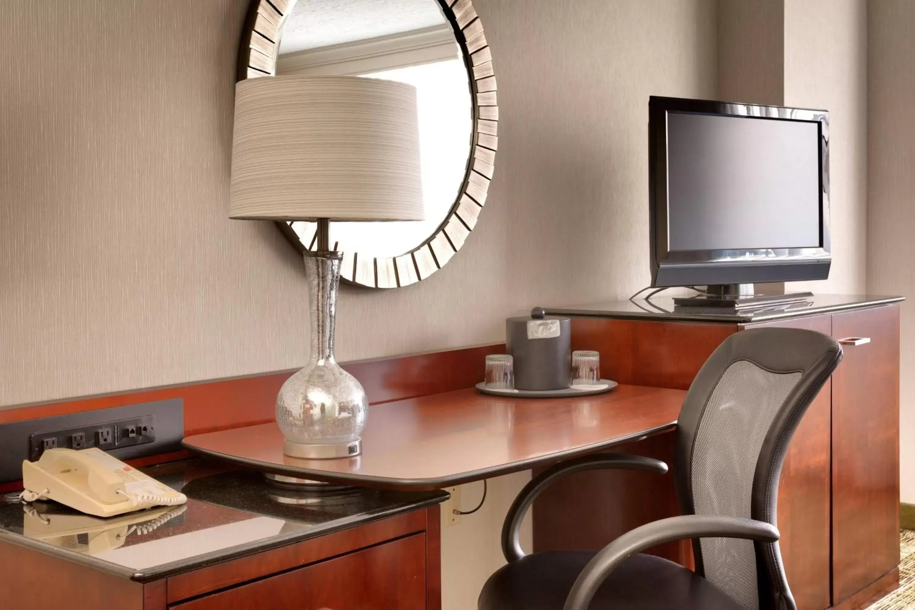 Photo of the whole room, TV/Entertainment Center in Salt Lake City Marriott University Park