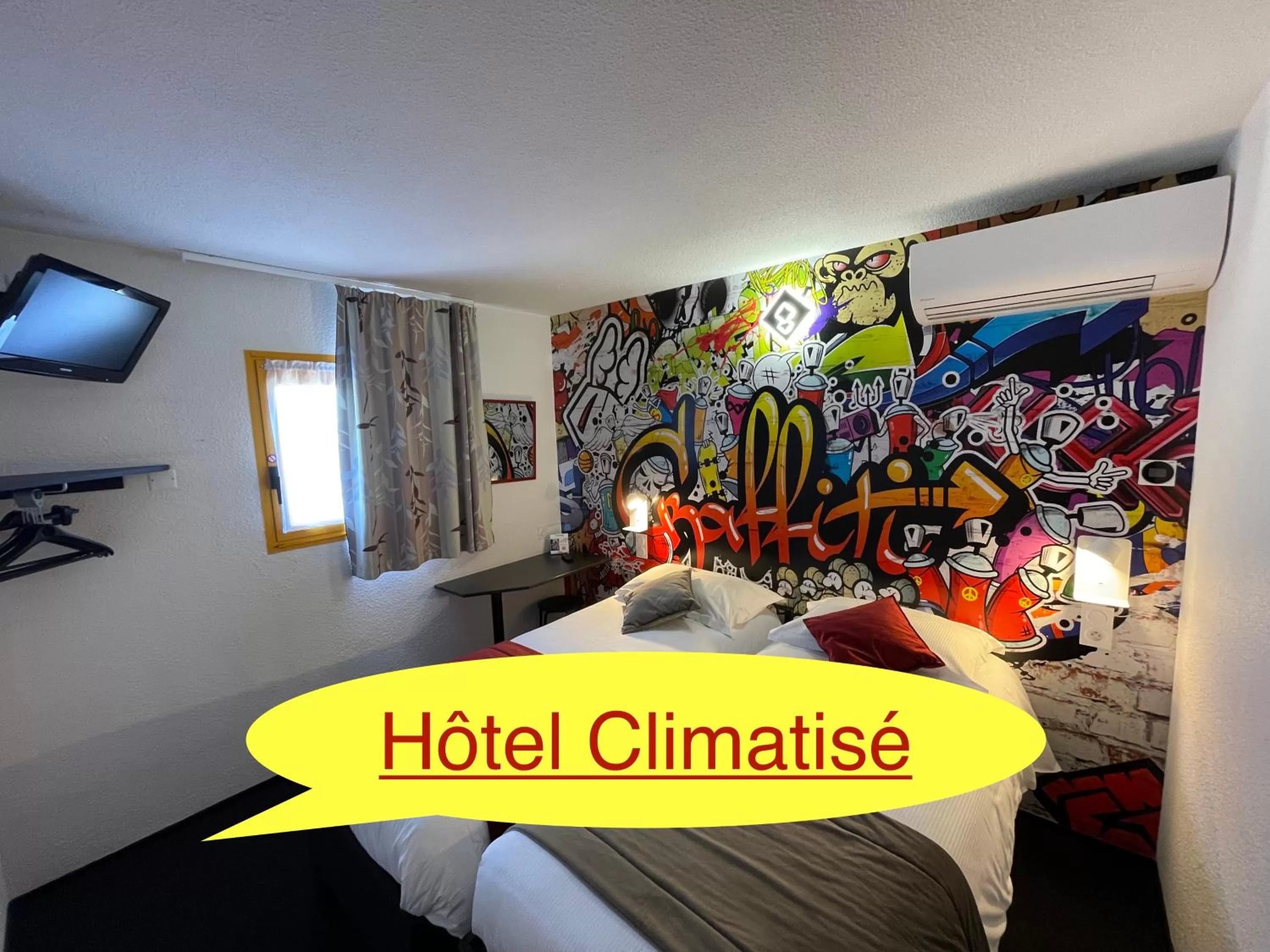 Bed in Hôtel The Originals Access, Bourges Nord Saint-Doulchard