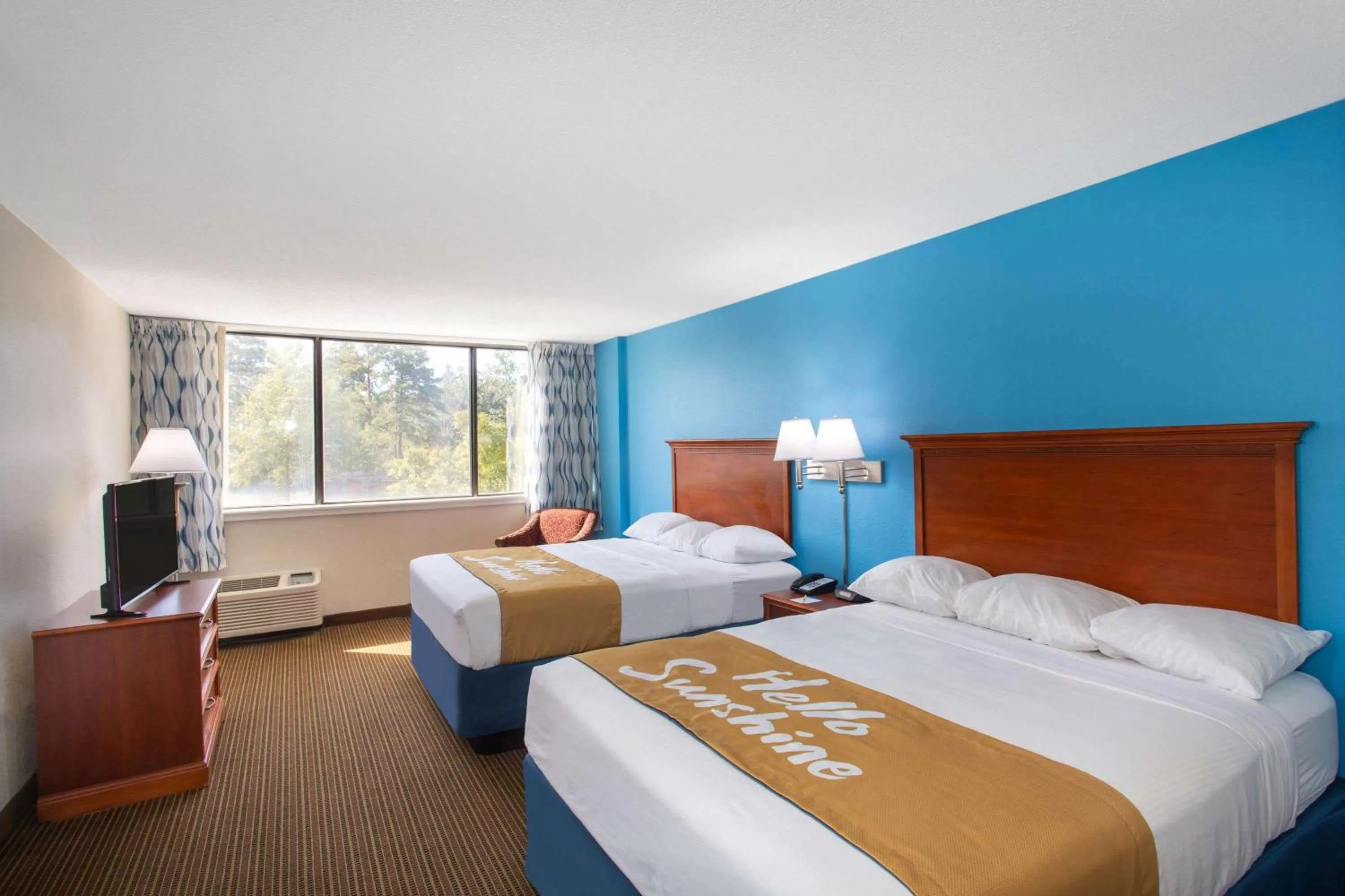 Photo of the whole room, Bed in Days Inn & Suites by Wyndham Tallahassee Conf Center I-10