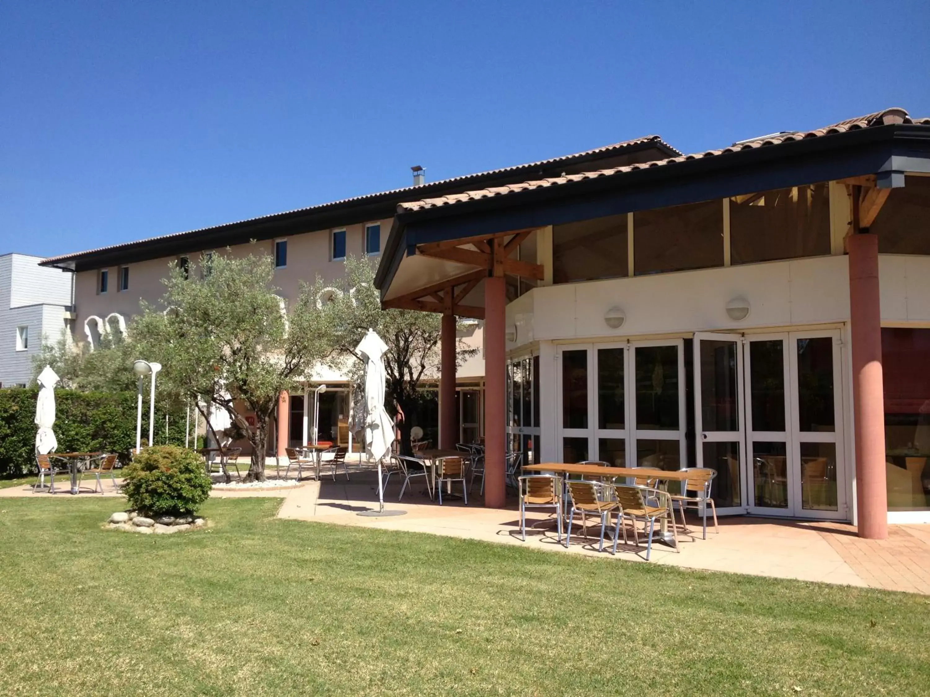 Facade/entrance, Property Building in ibis Aubenas