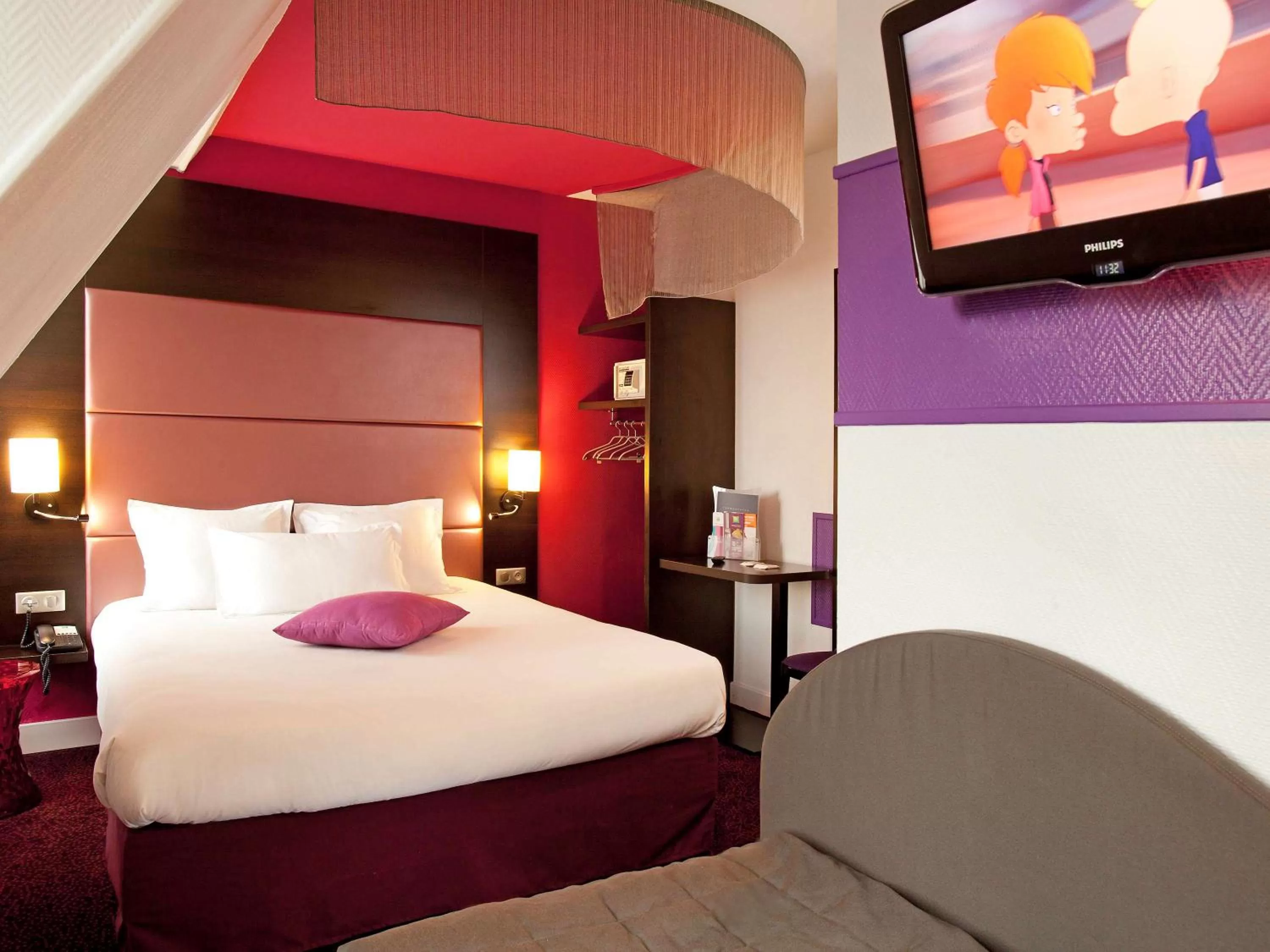 Photo of the whole room, Bed in Ibis Styles Paris Pigalle Montmartre