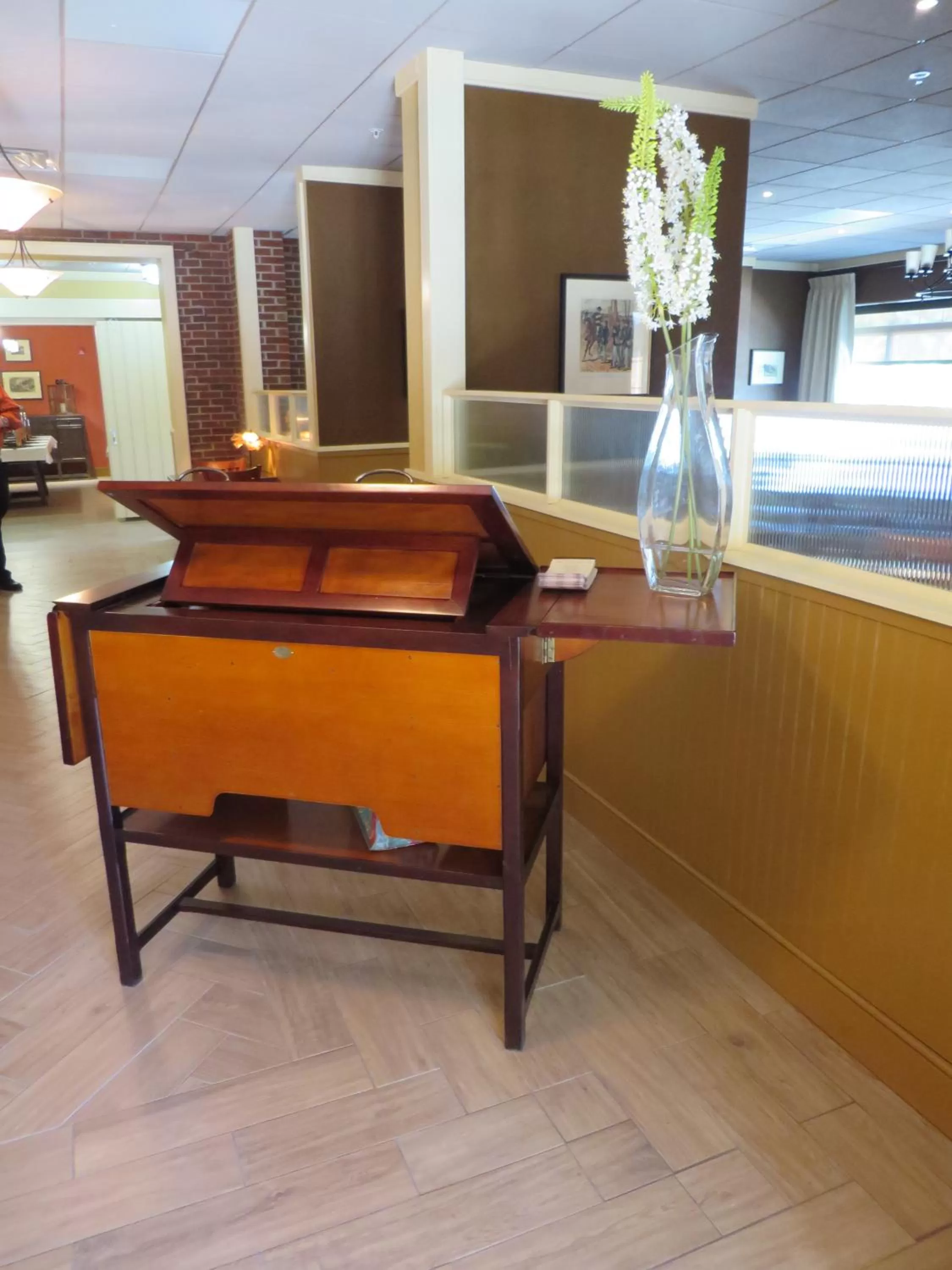 Restaurant/places to eat in Wingate by Wyndham Elkins