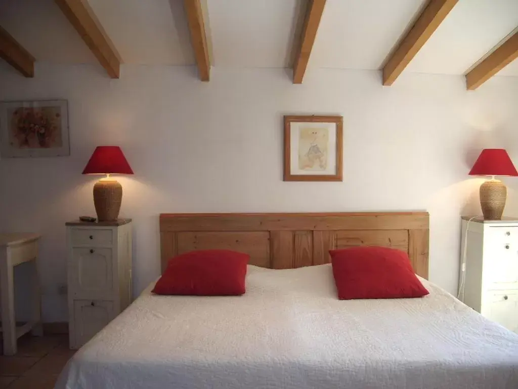 Bed in Chambres d'Hôtes Saint Vérédème