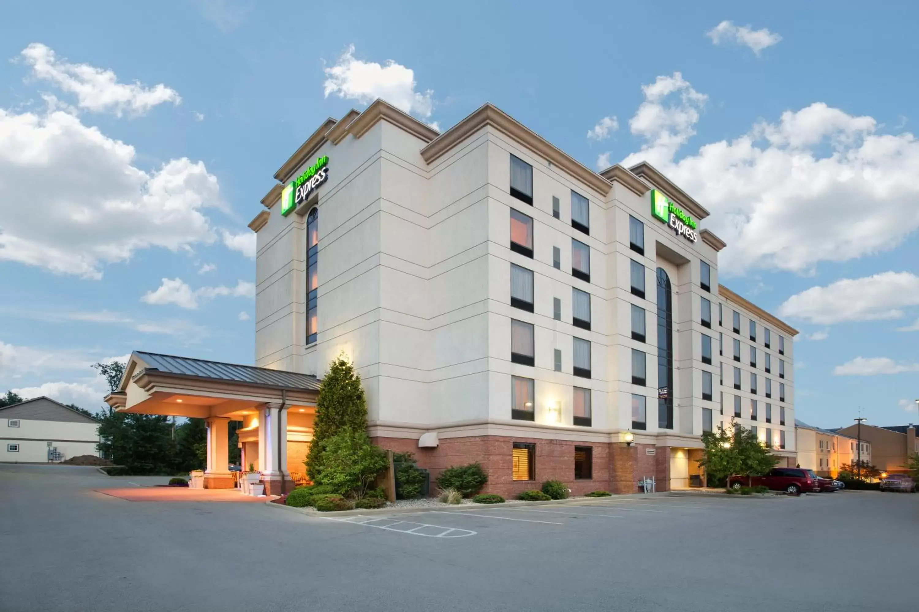 Property building in Holiday Inn Express & Suites Bloomington, an IHG Hotel