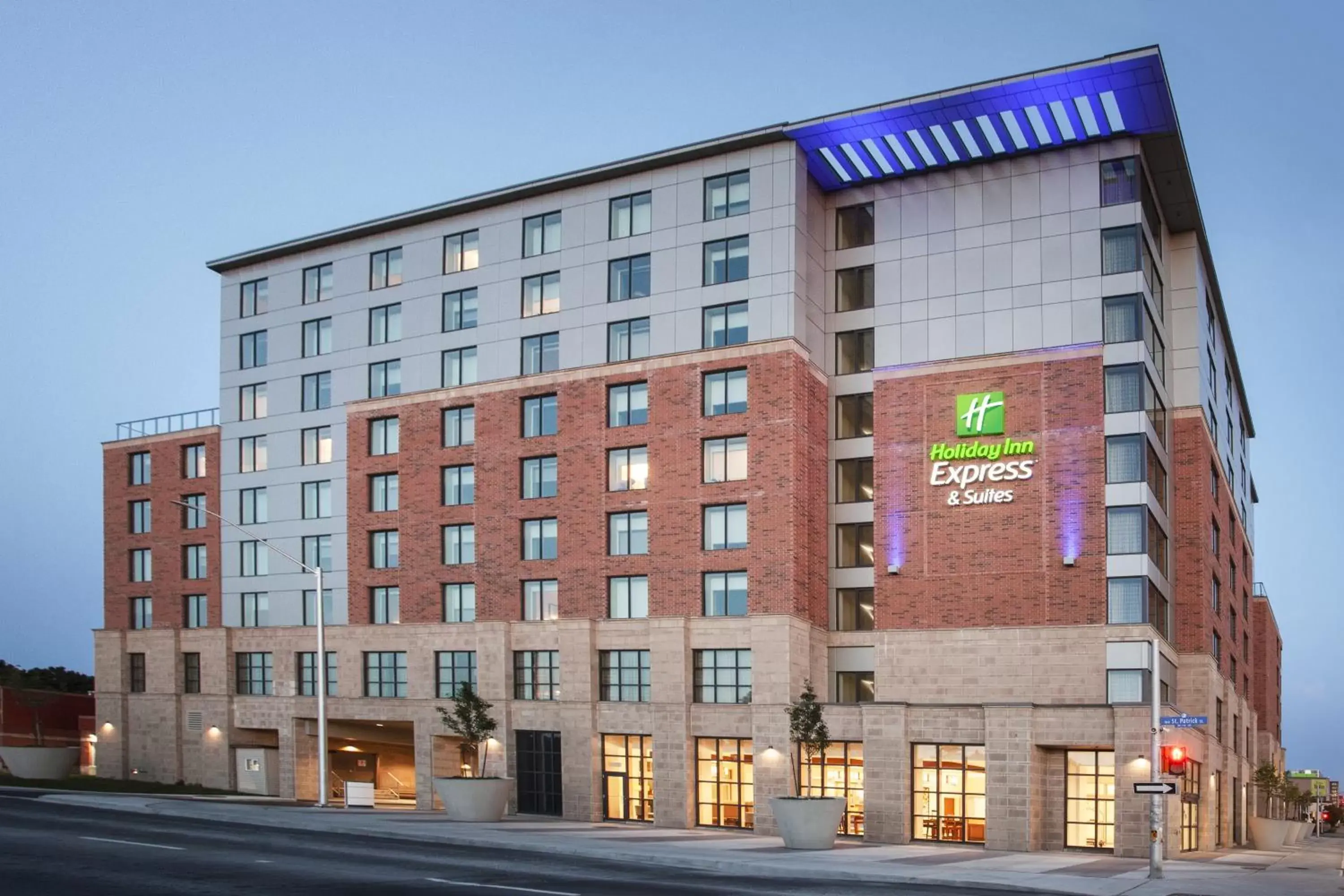 Property Building in Holiday Inn Express & Suites - Ottawa Downtown East, an IHG Hotel