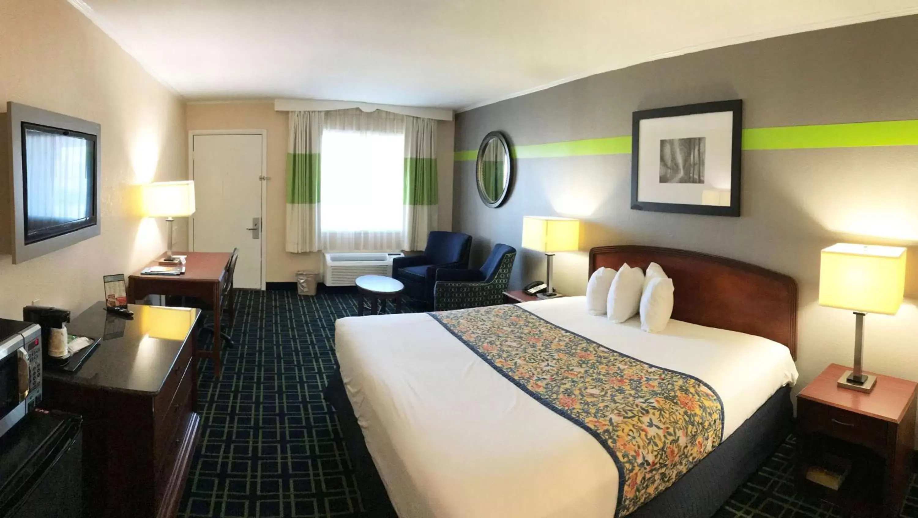 Photo of the whole room, Bed in Magnuson Hotel Virginia Beach