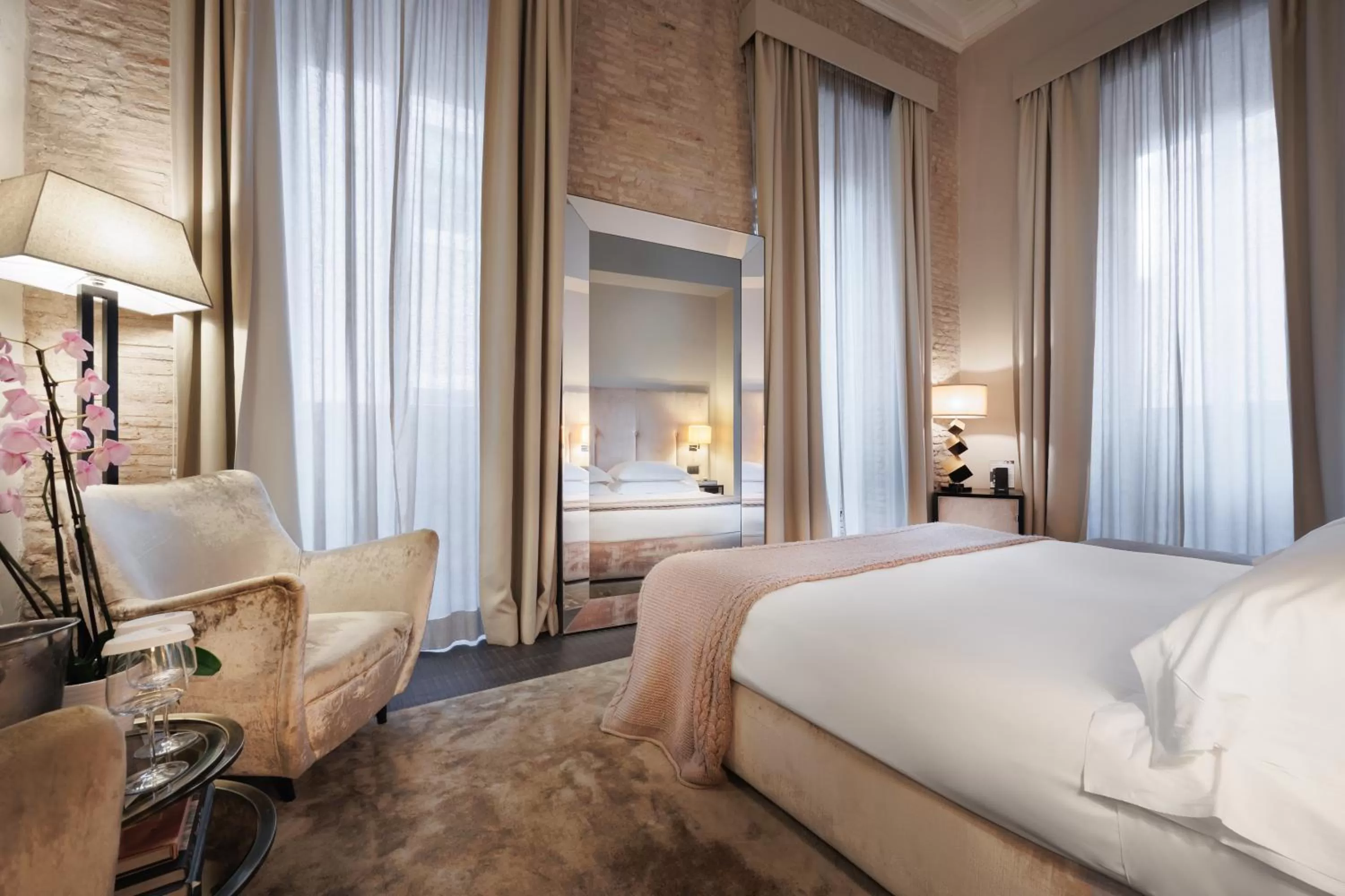Bed in DOM Hotel Roma - Preferred Hotels & Resorts