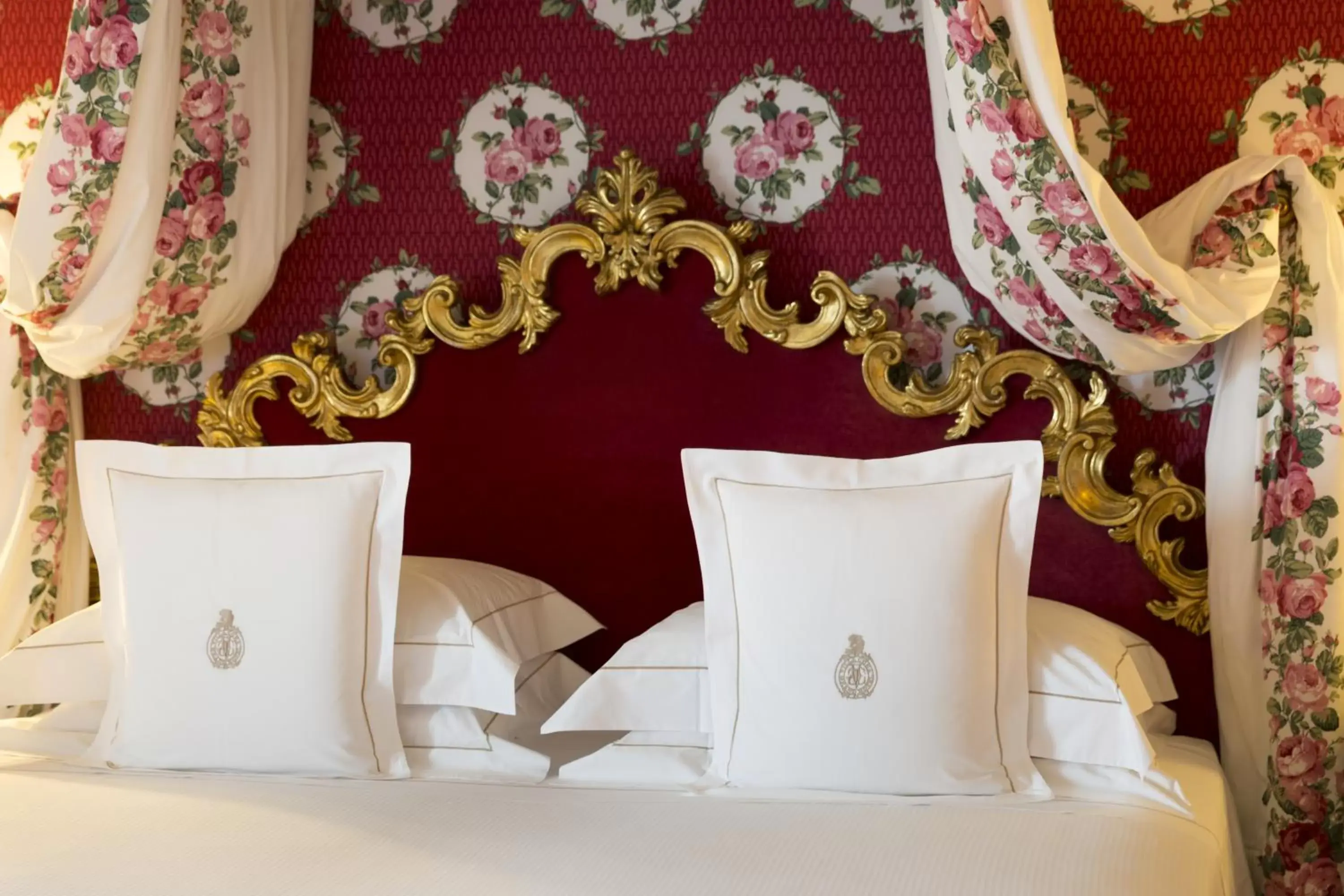 Decorative detail, Bed in Villa Cora