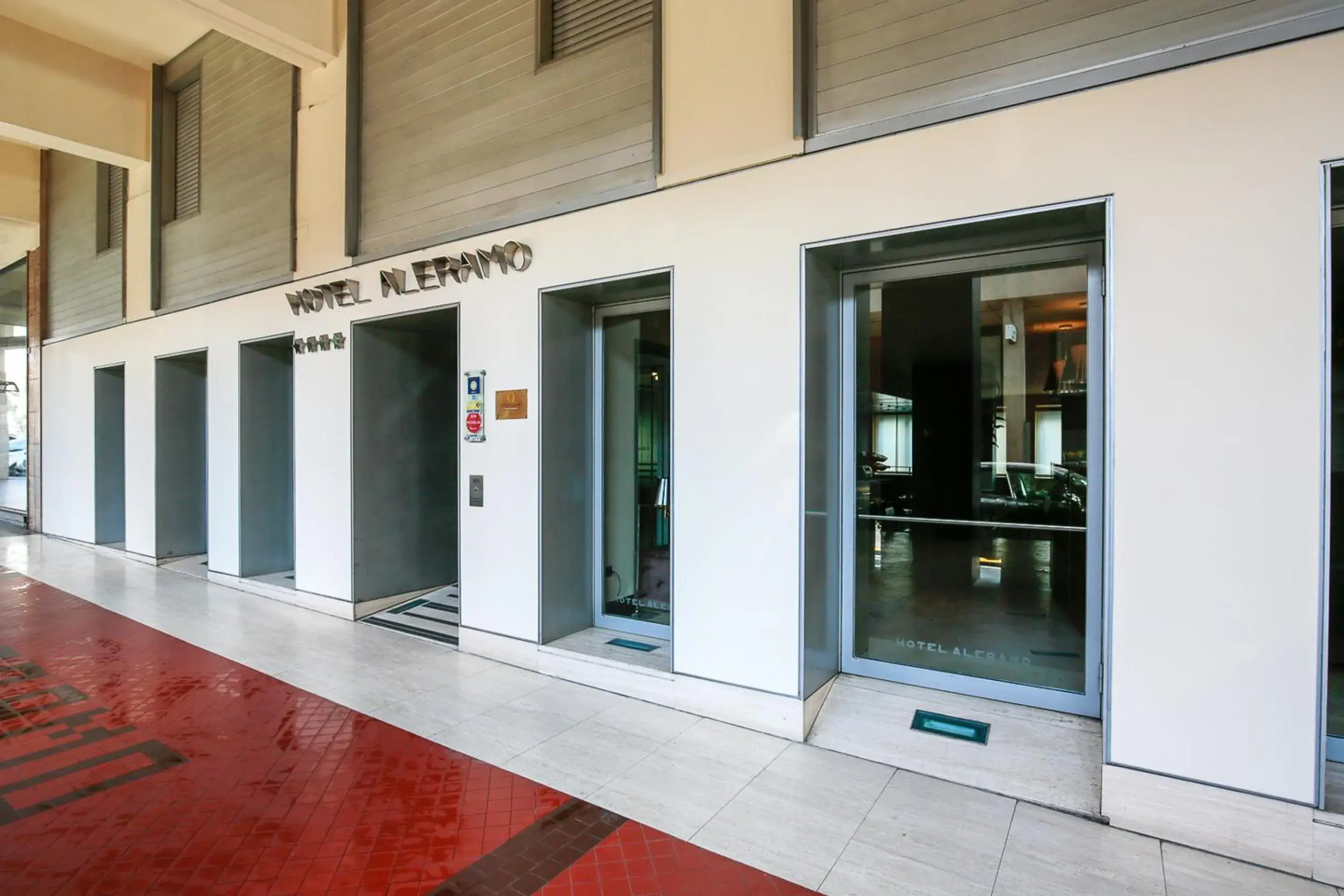 Facade/entrance in Hotel Aleramo