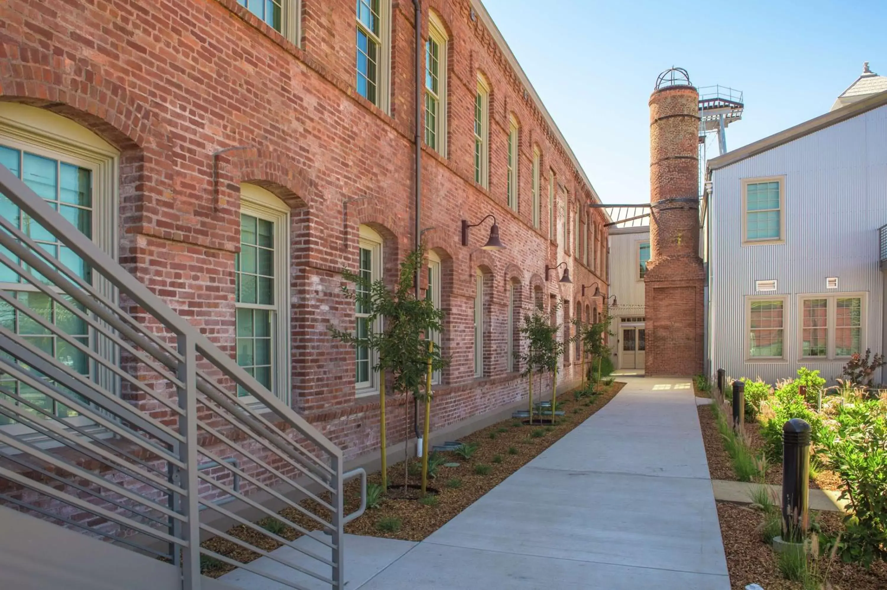 Property building in Hampton Inn Petaluma, Ca Property building in Hampton Inn Petaluma, Ca