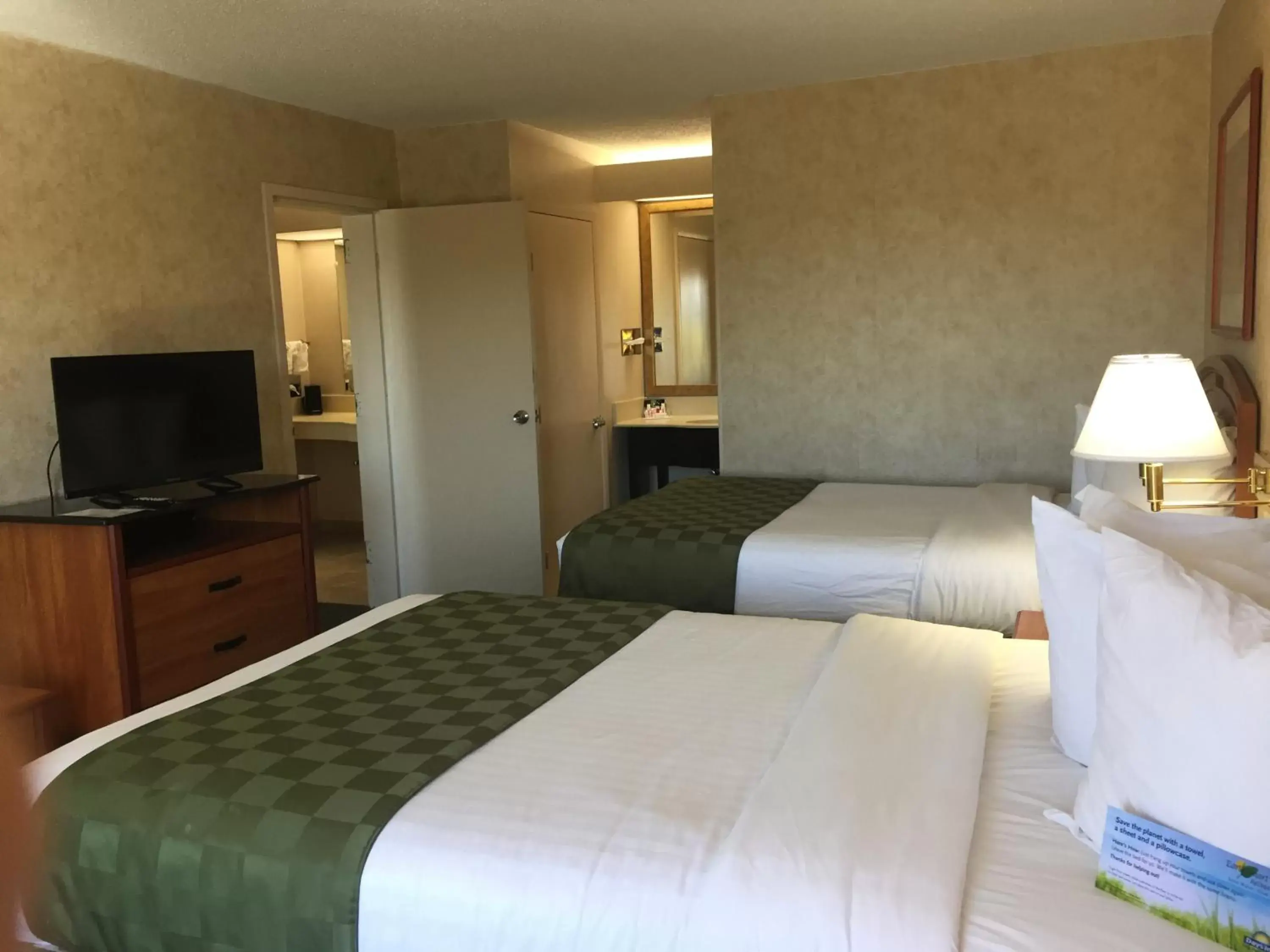 Bed in Days Inn & Suites by Wyndham Albuquerque North