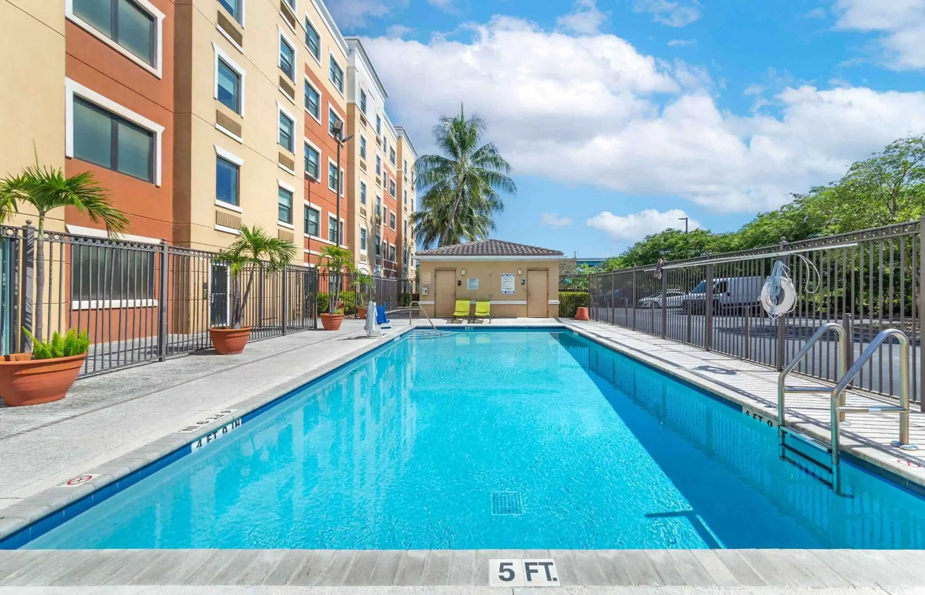 Pool view, Swimming Pool in Extended Stay America Premier Suites - Miami - Airport - Doral - 25th Street