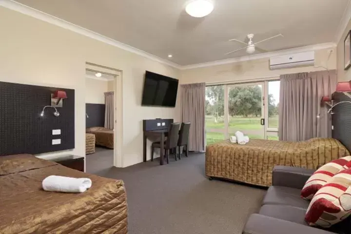 Photo of the whole room, Seating Area in Australian Homestead Motor Lodge