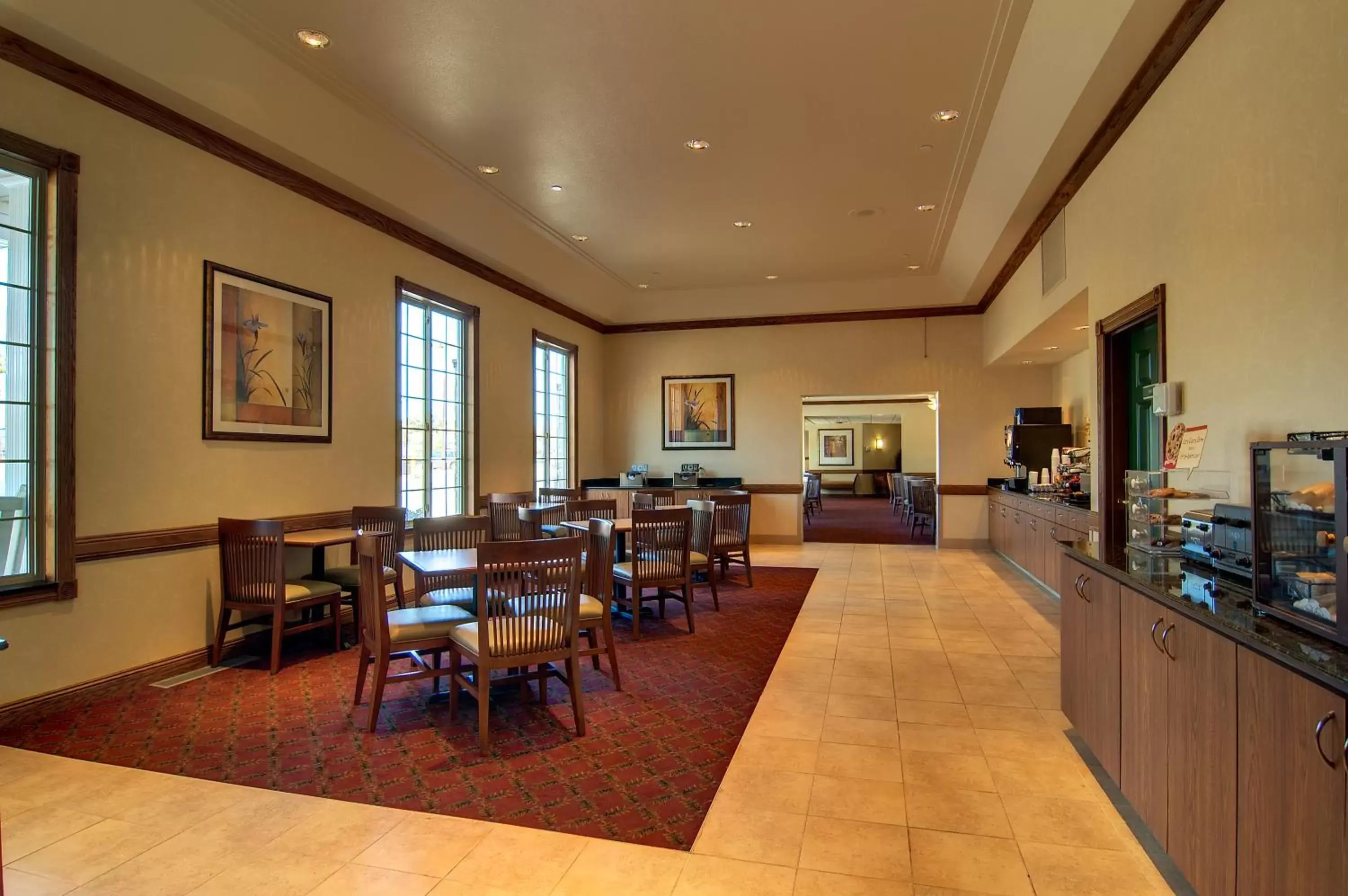 Food, Restaurant/Places to Eat in Country Inn & Suites by Radisson, Chanhassen, MN