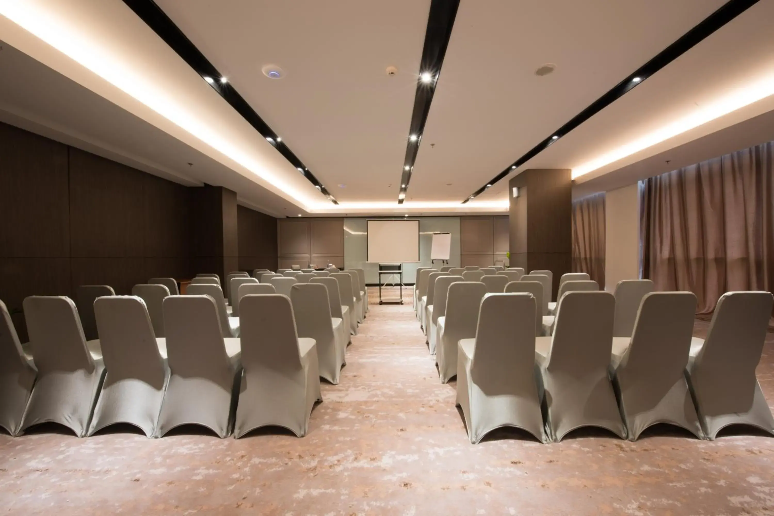 Meeting/conference room in GRAMM HOTEL by Ambarrukmo - Formerly Grand Ambarrukmo Yogyakarta