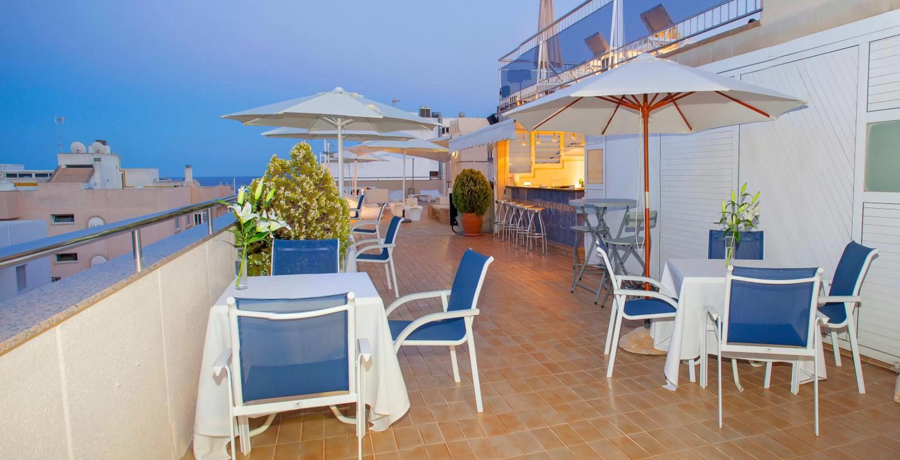 Swimming pool in Aparthotel Duquesa Playa