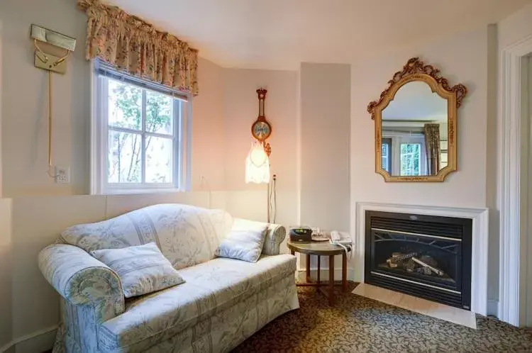 Seating Area in Amethyst Inn