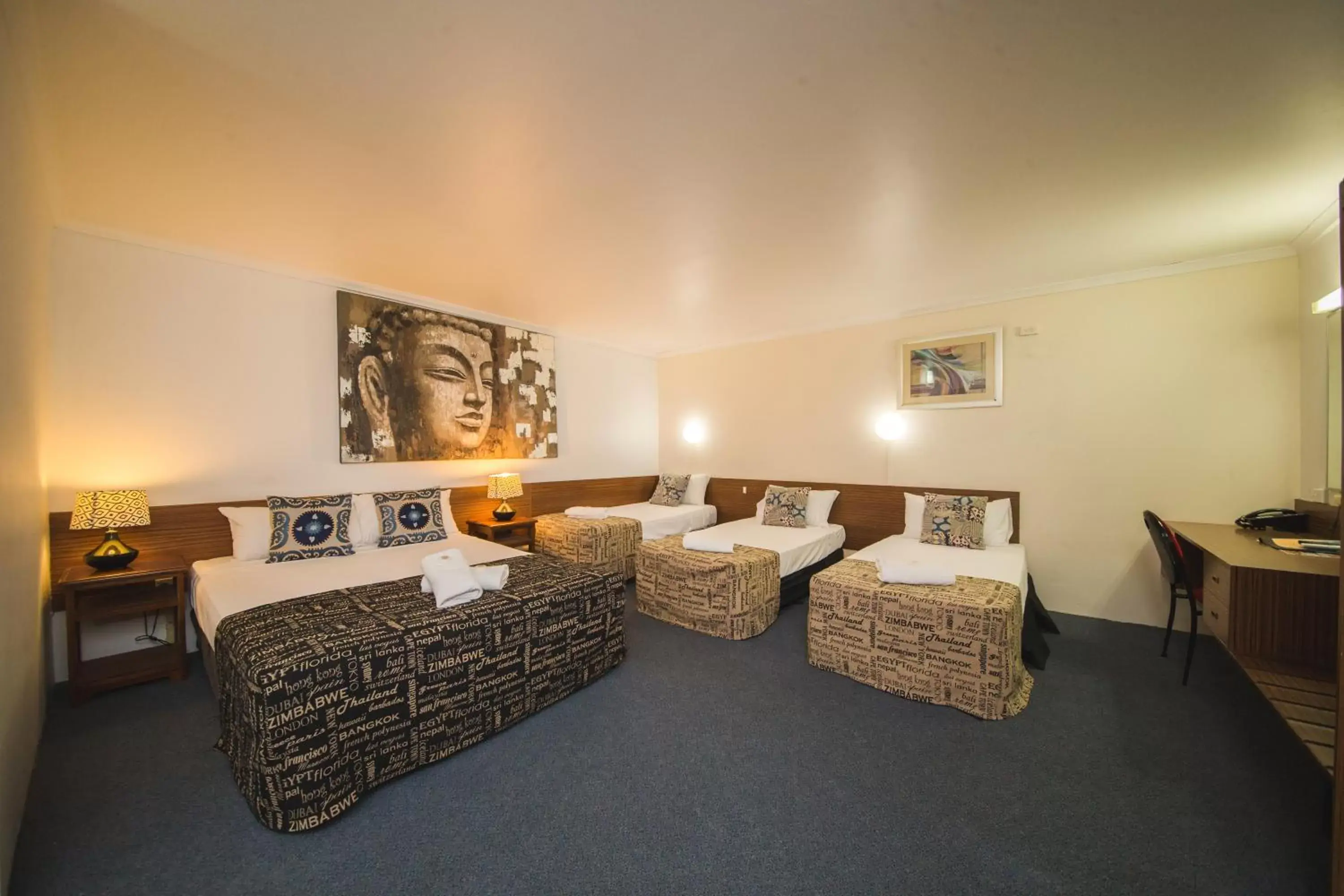 Bed in Hampton Villa Motel Bed in Hampton Villa Motel