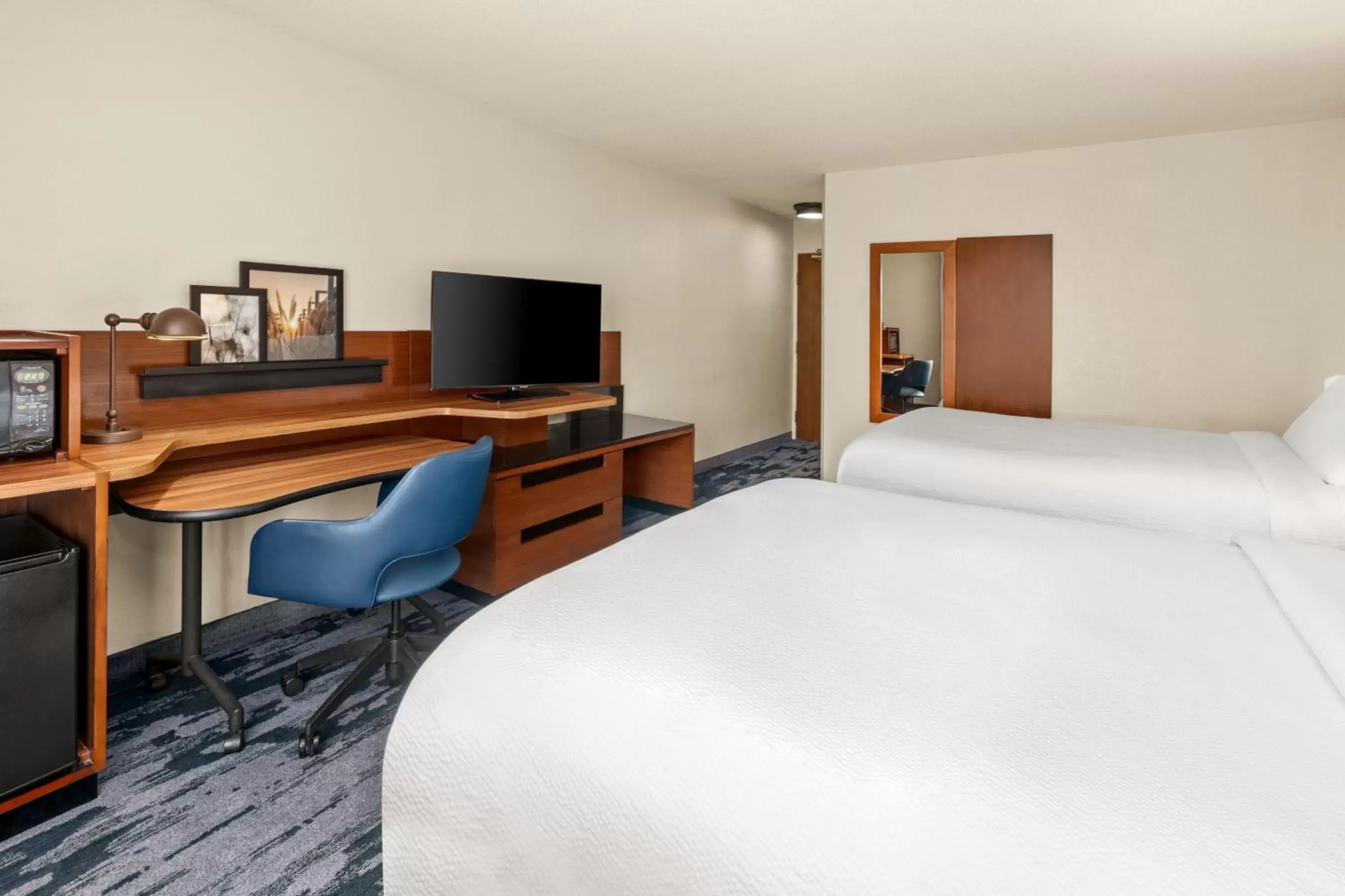 Photo of the whole room, TV/Entertainment Center in Fairfield Inn & Suites by Marriott San Antonio Downtown/Market Square